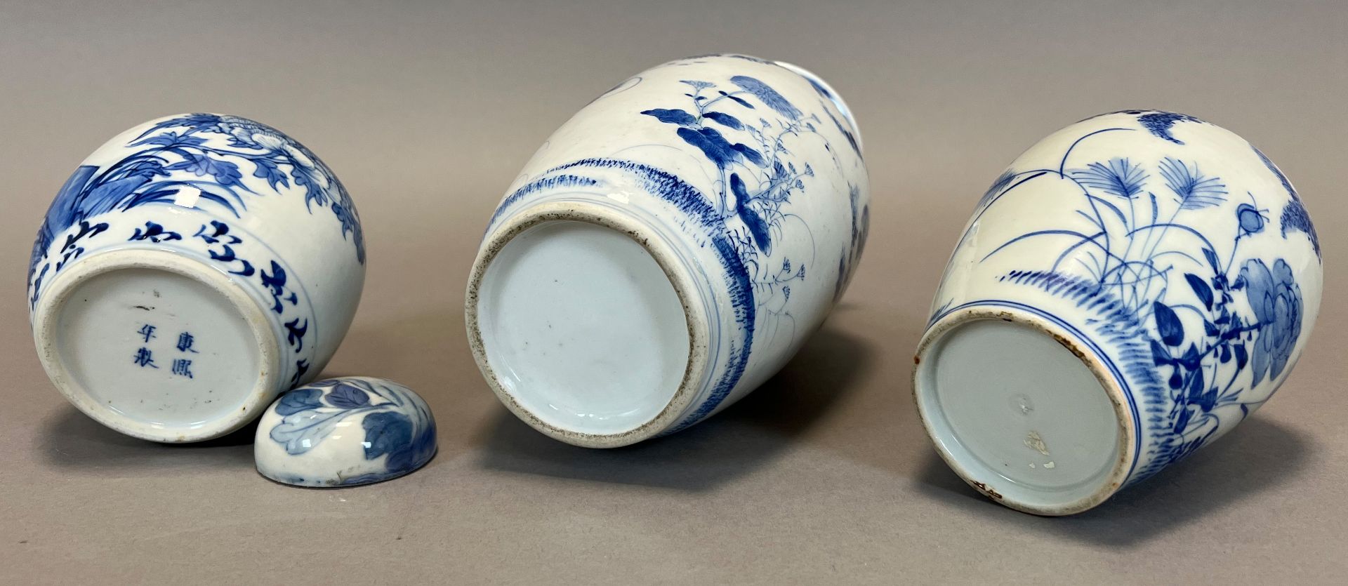 Three blue and white vases with floral decoration. China. Around 1900. - Image 5 of 13
