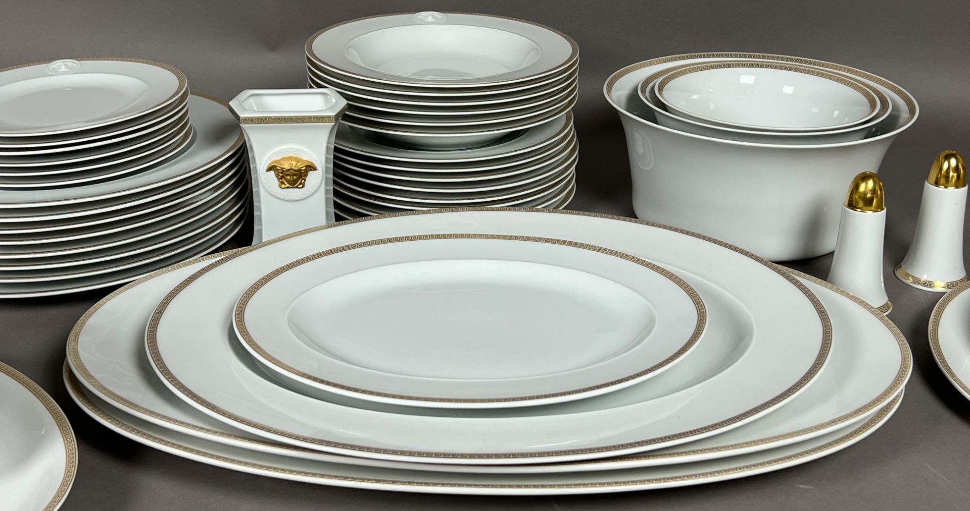 VERSACE by ROSENTHAL. 41-piece dinner service. Icarus. "Medallion Meandre D'Or". - Image 3 of 10