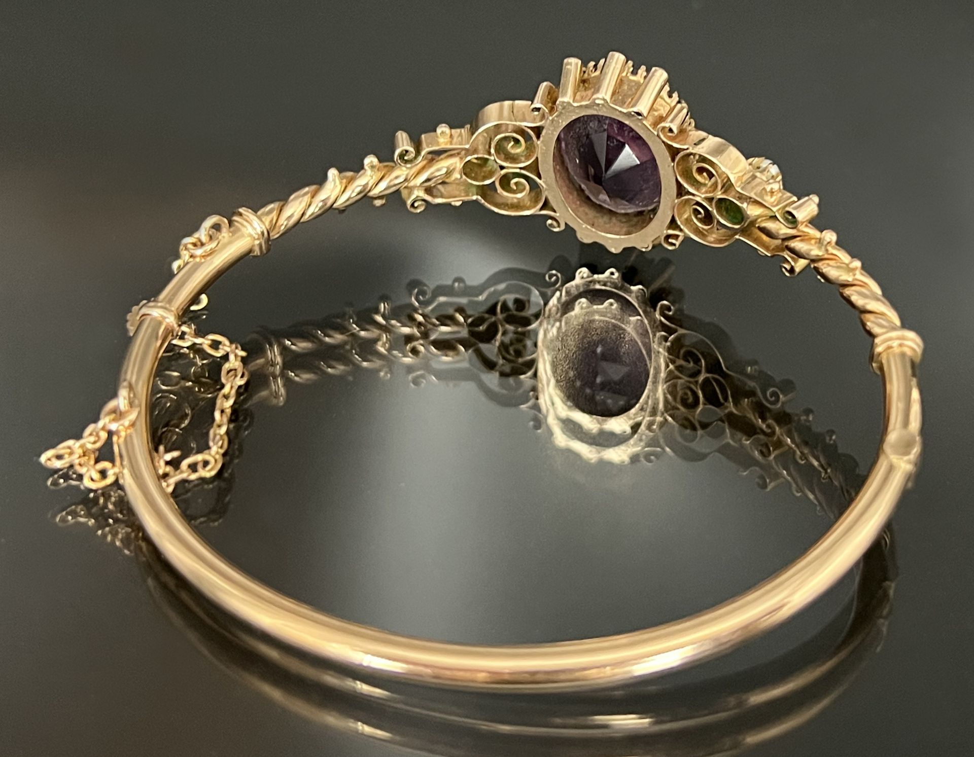 Bangle 585 rose gold with a large amethyst and two small pearls. - Image 2 of 4