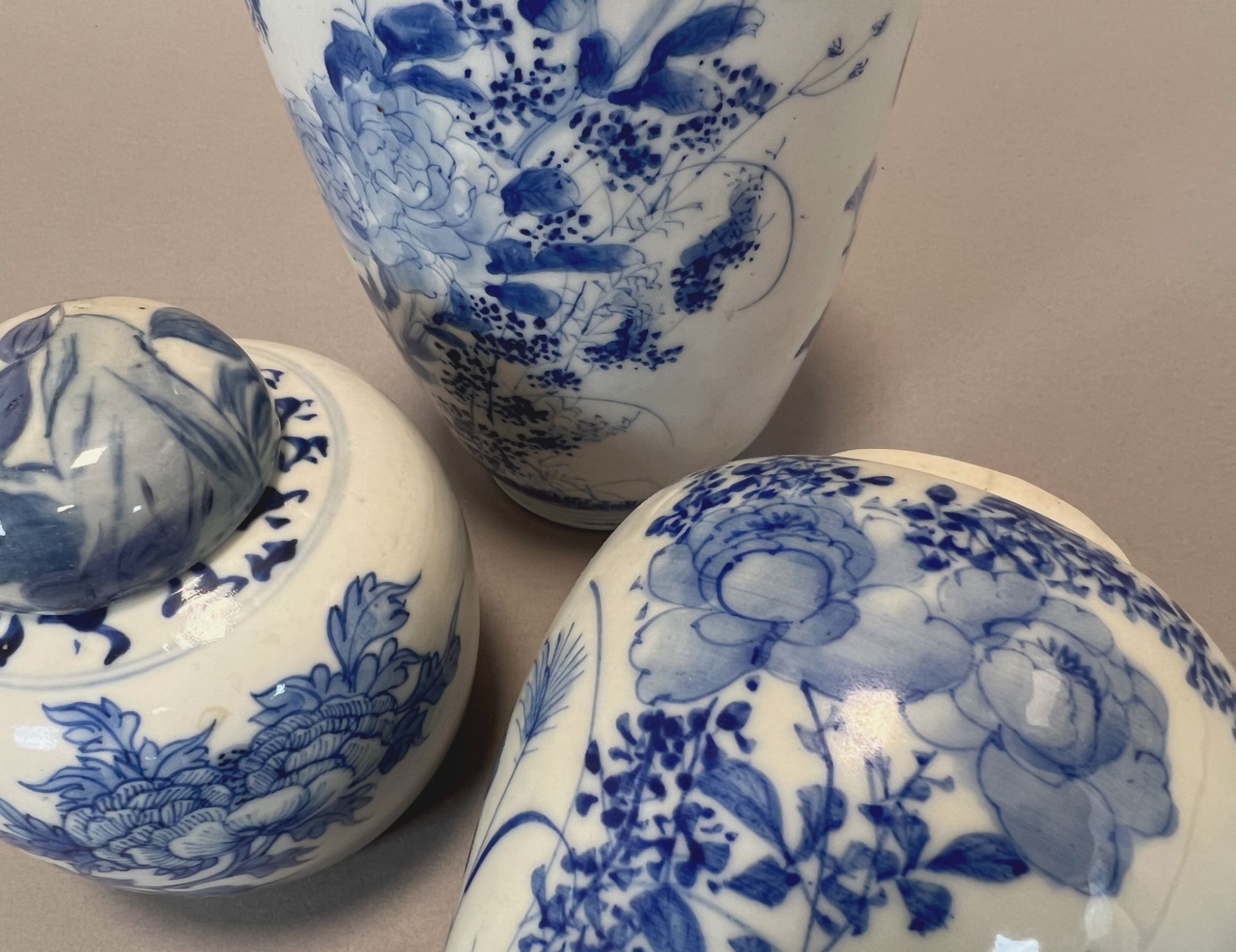Three blue and white vases with floral decoration. China. Around 1900. - Image 12 of 13