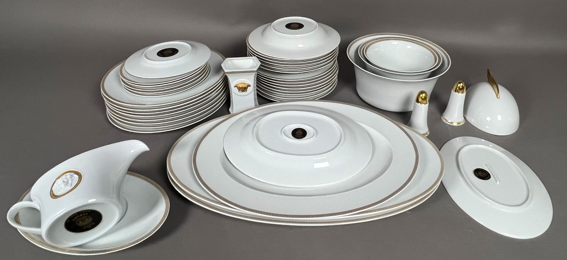 VERSACE by ROSENTHAL. 41-piece dinner service. Icarus. "Medallion Meandre D'Or". - Image 7 of 10