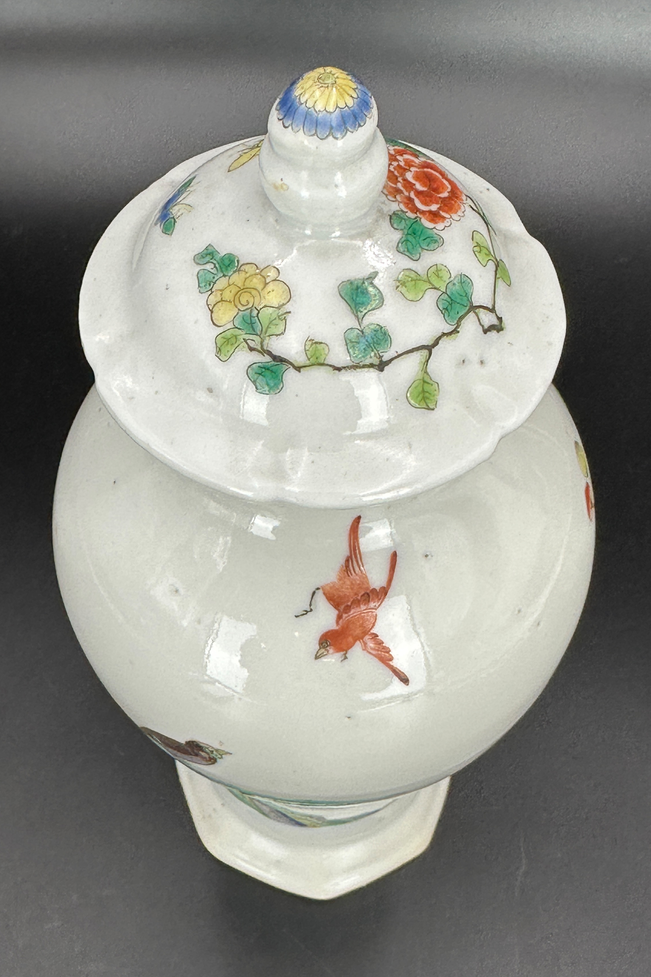 Small lidded vase. China. 19th century. - Image 4 of 9