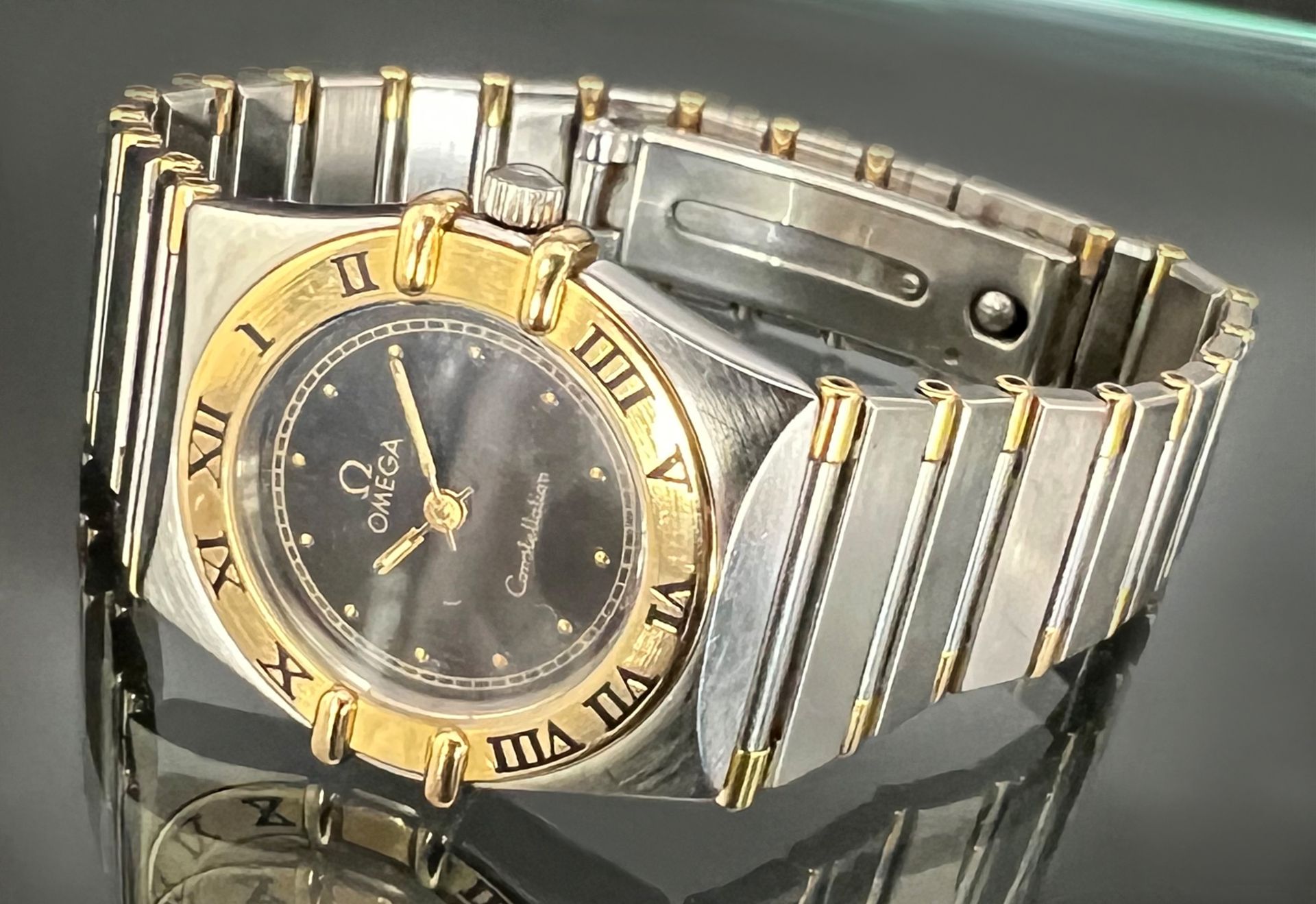OMEGA Constellation ladies' wristwatch. Quartz. Stainless steel and 750 yellow gold.