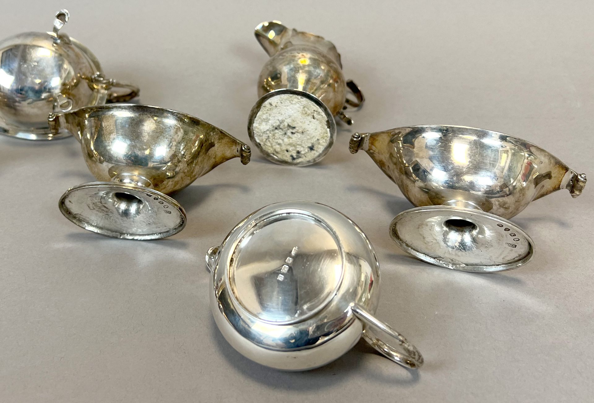 Set of 9 pieces of sterling silver. England. Around 1900. - Image 7 of 17