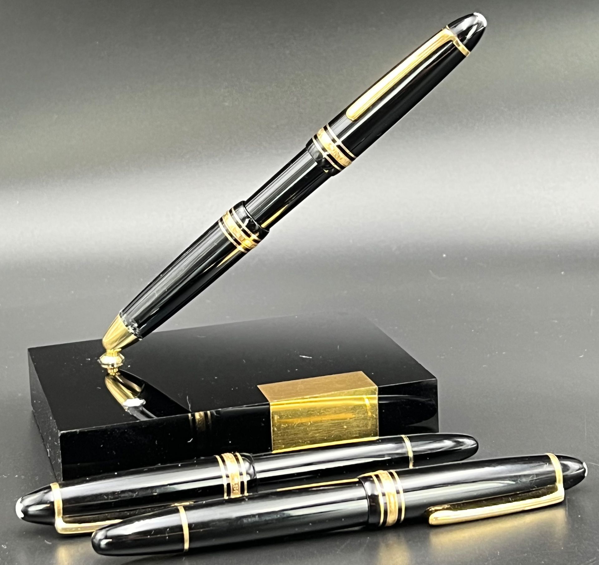 MONTBLANC. Collection of writing instruments. Masterpieces. LeGrand no. 166 and 146.