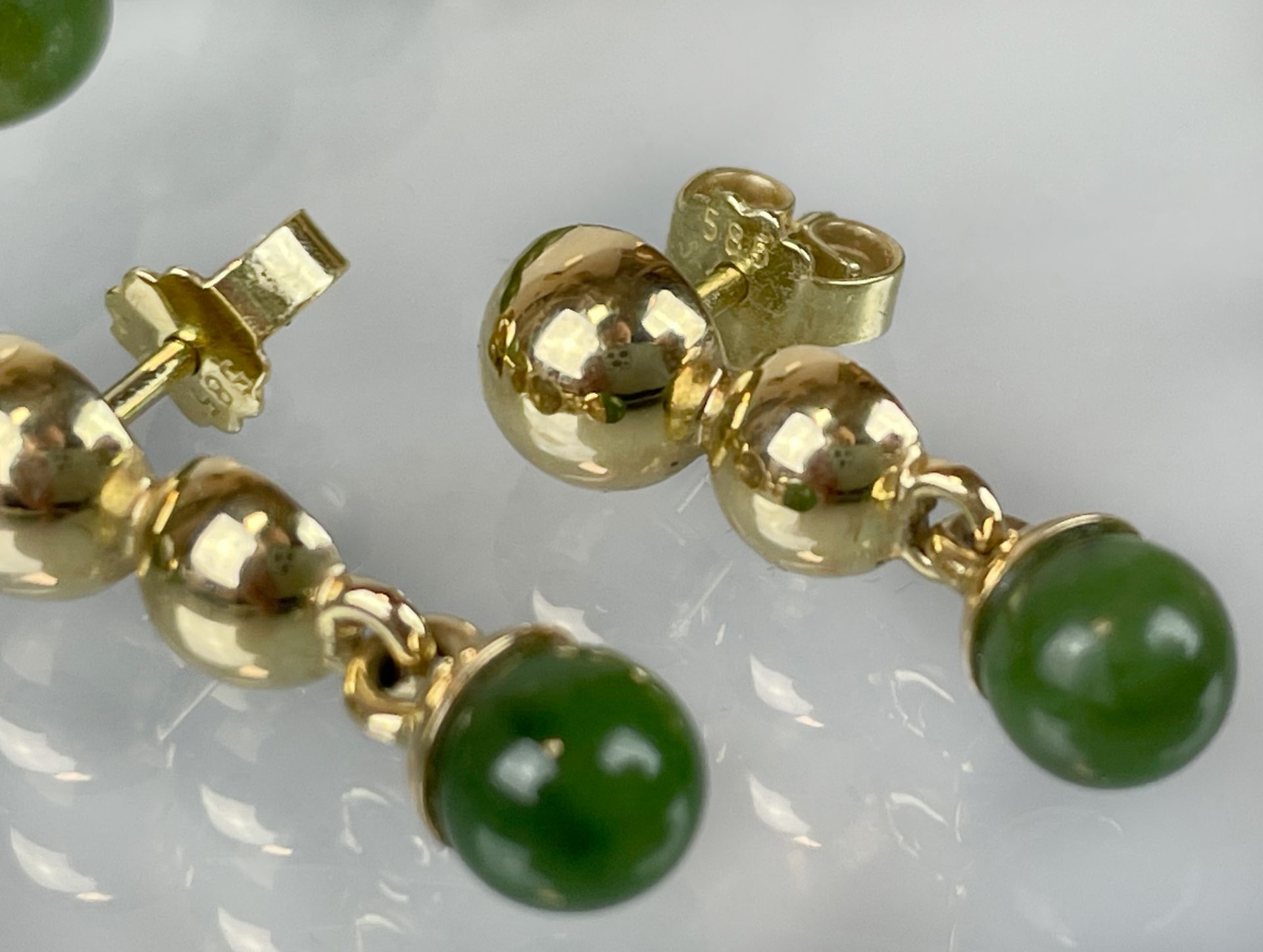 Schmuckset aus Jade. Teils mit Goldelementen. - Bild 10 aus 16