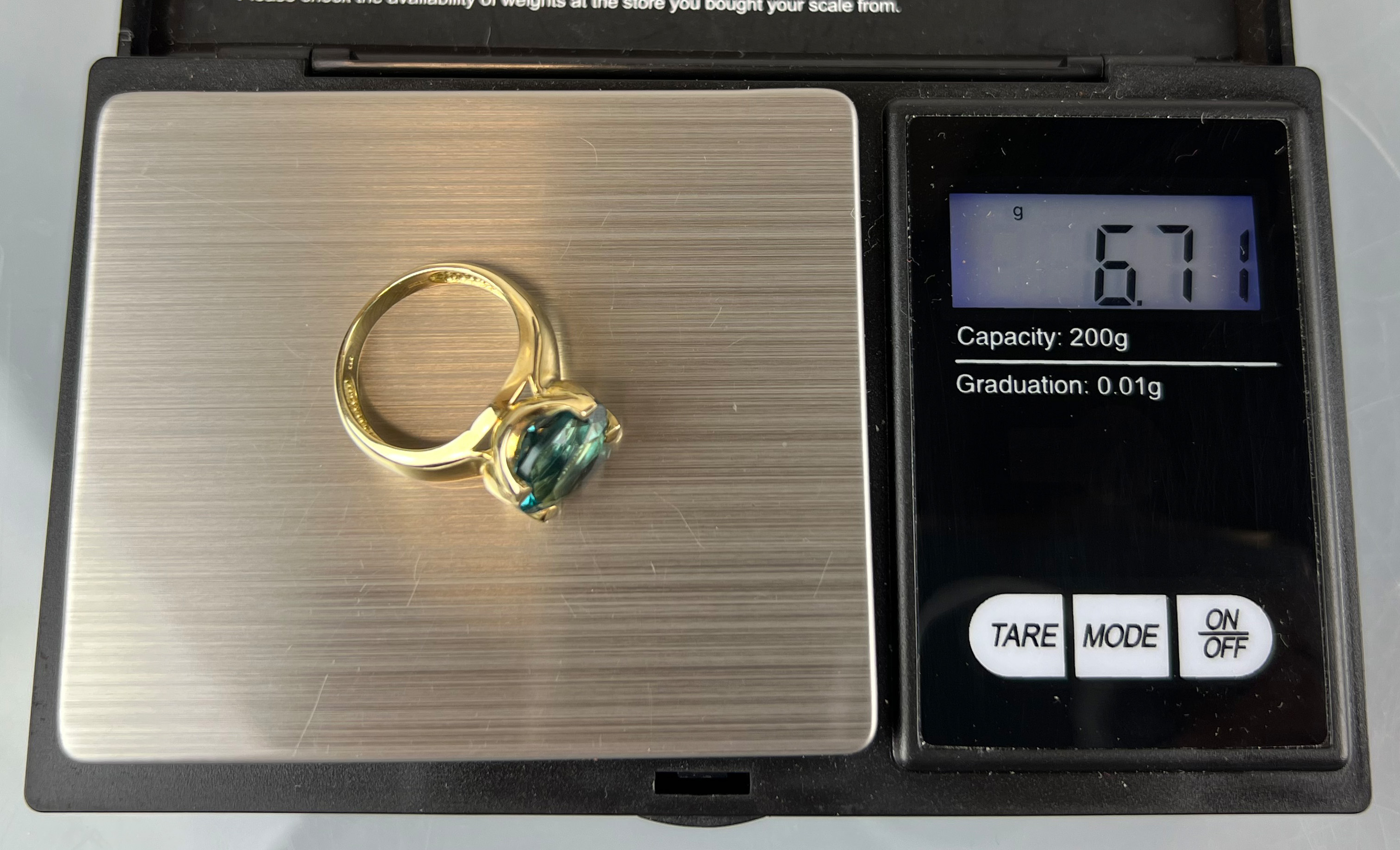 Ladies ring 585 yellow gold with a green coloured stone. Probably fluorite. - Image 8 of 8