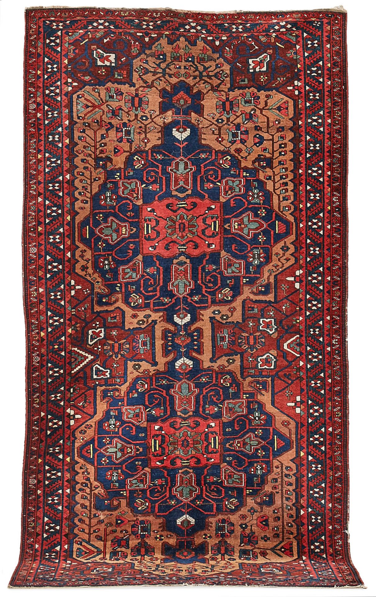 Bakhtiar oriental carpet. Around 1900. great size.