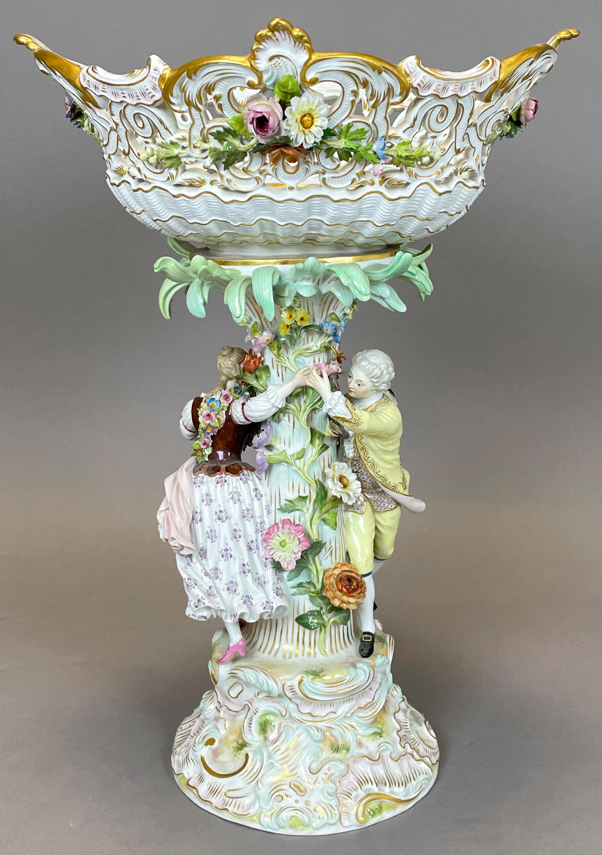 Large figural top bowl. MEISSEN. Dancing couple. Knauf period. - Image 3 of 18