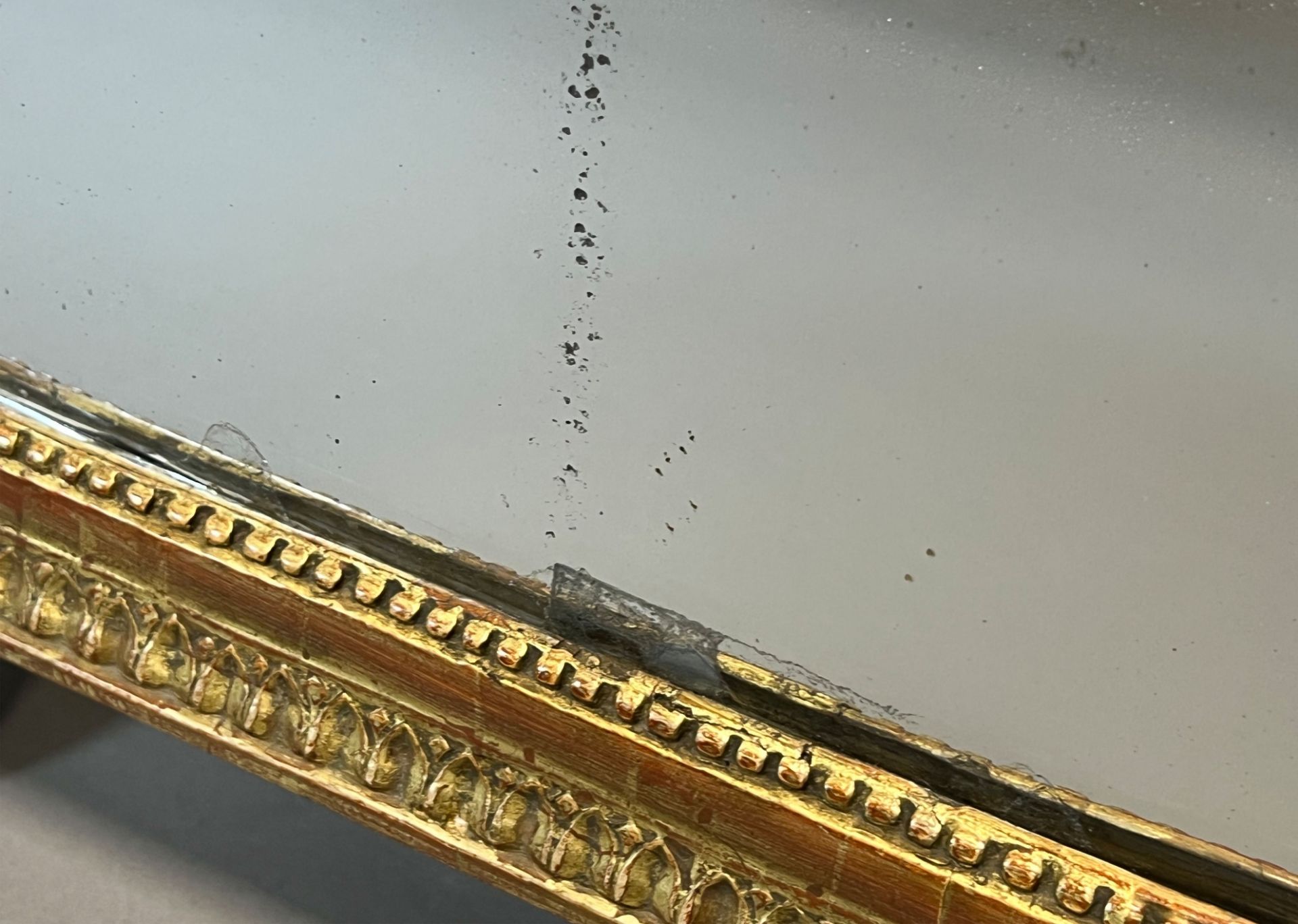 Goldfarbener Wandspiegel. 19 Jahrhundert. - Bild 7 aus 18