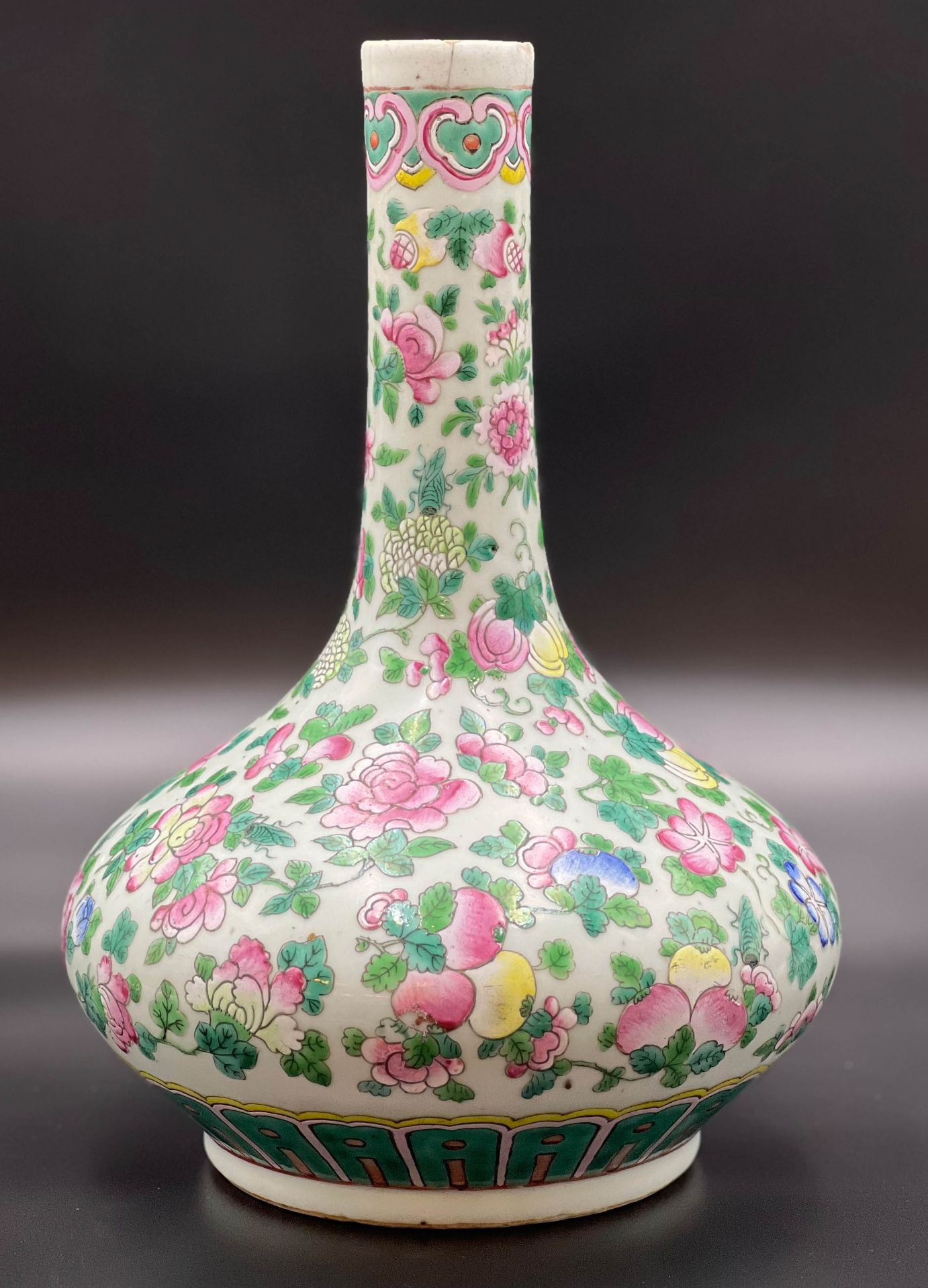 Bellied long neck vase. China. 19th century.