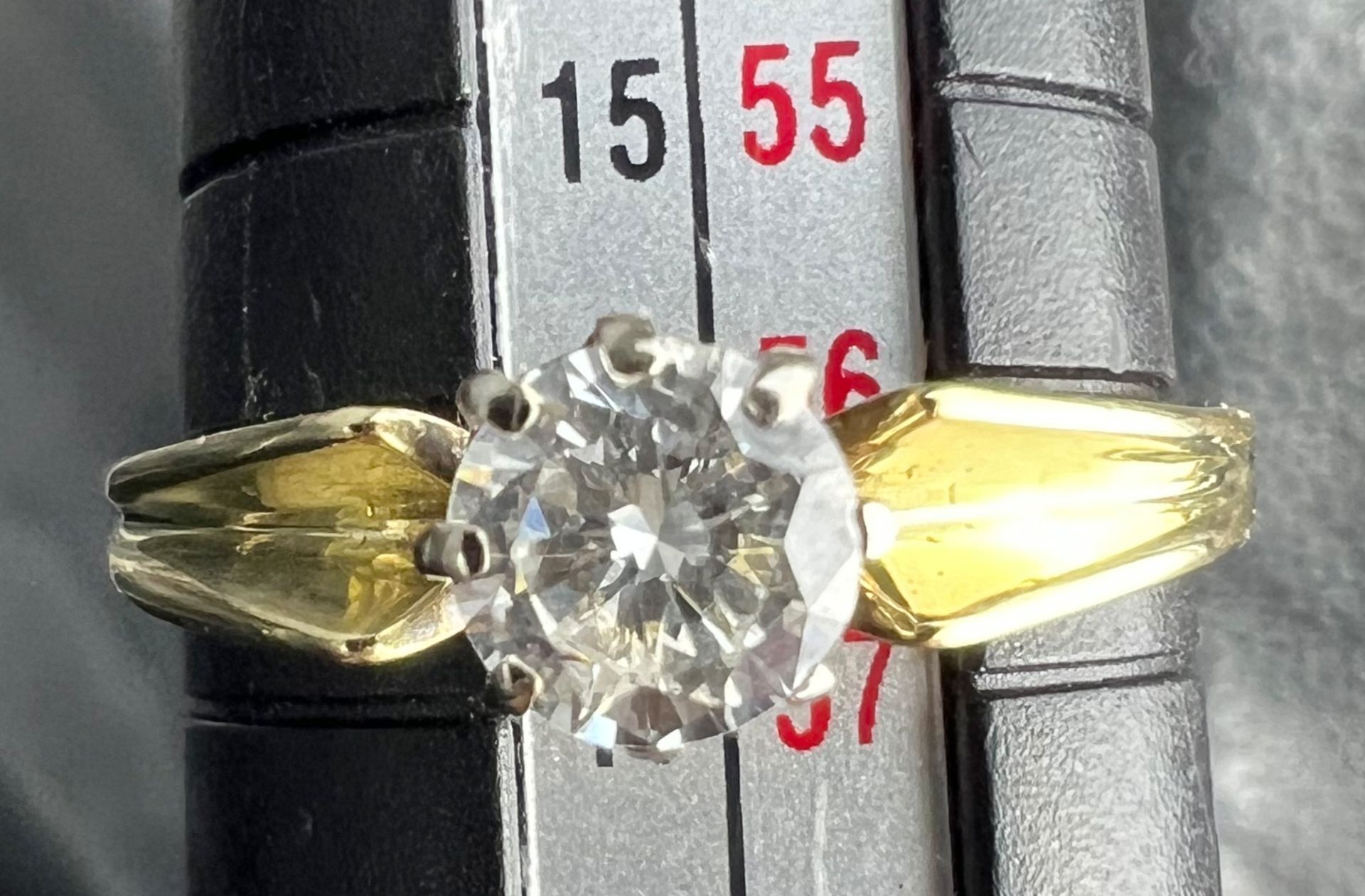 Solitaire ring 585 yellow gold with a brilliant-cut diamond of approx. 0.45 ct. - Image 3 of 6