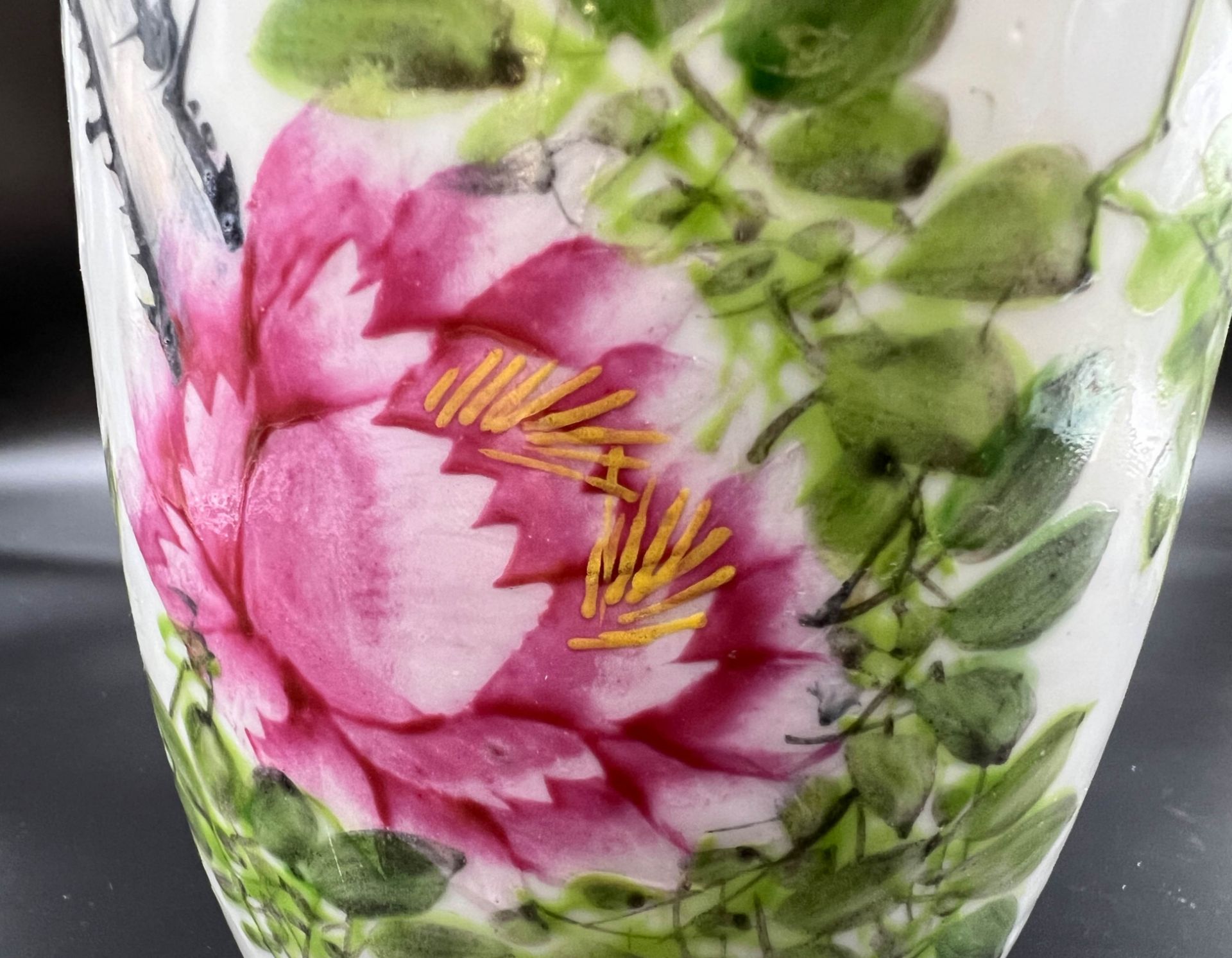 Vase. China. Decor "Neu Famille Rose". Porcelain circa 1920. - Image 11 of 13