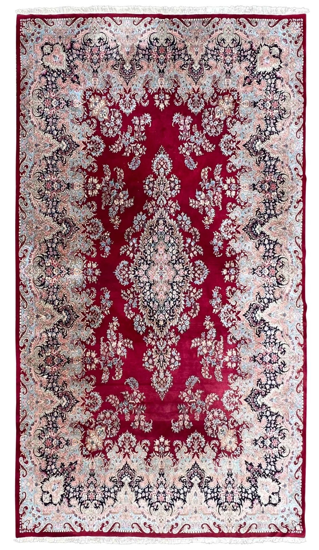 Large Kirman. Oriental carpet.