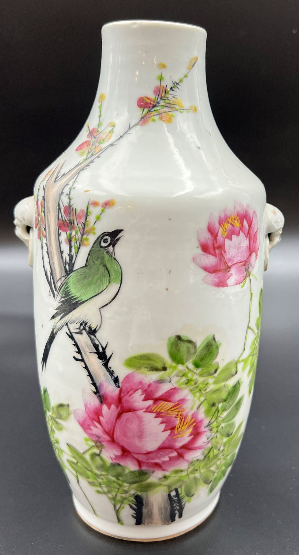 Vase. China. Decor "Neu Famille Rose". Porcelain circa 1920.