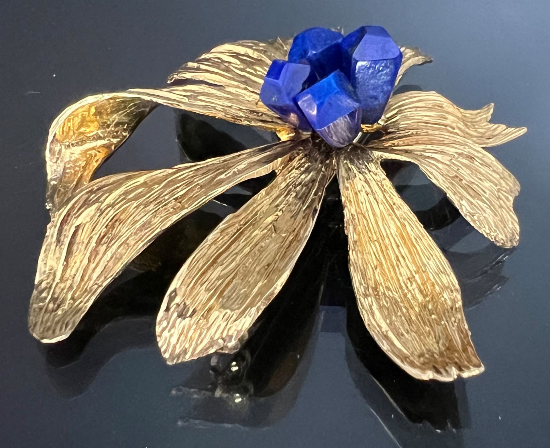 Brosche in Blumenform 585 Gelbgold mit vier Lapislazuli-Steinen. - Bild 5 aus 5