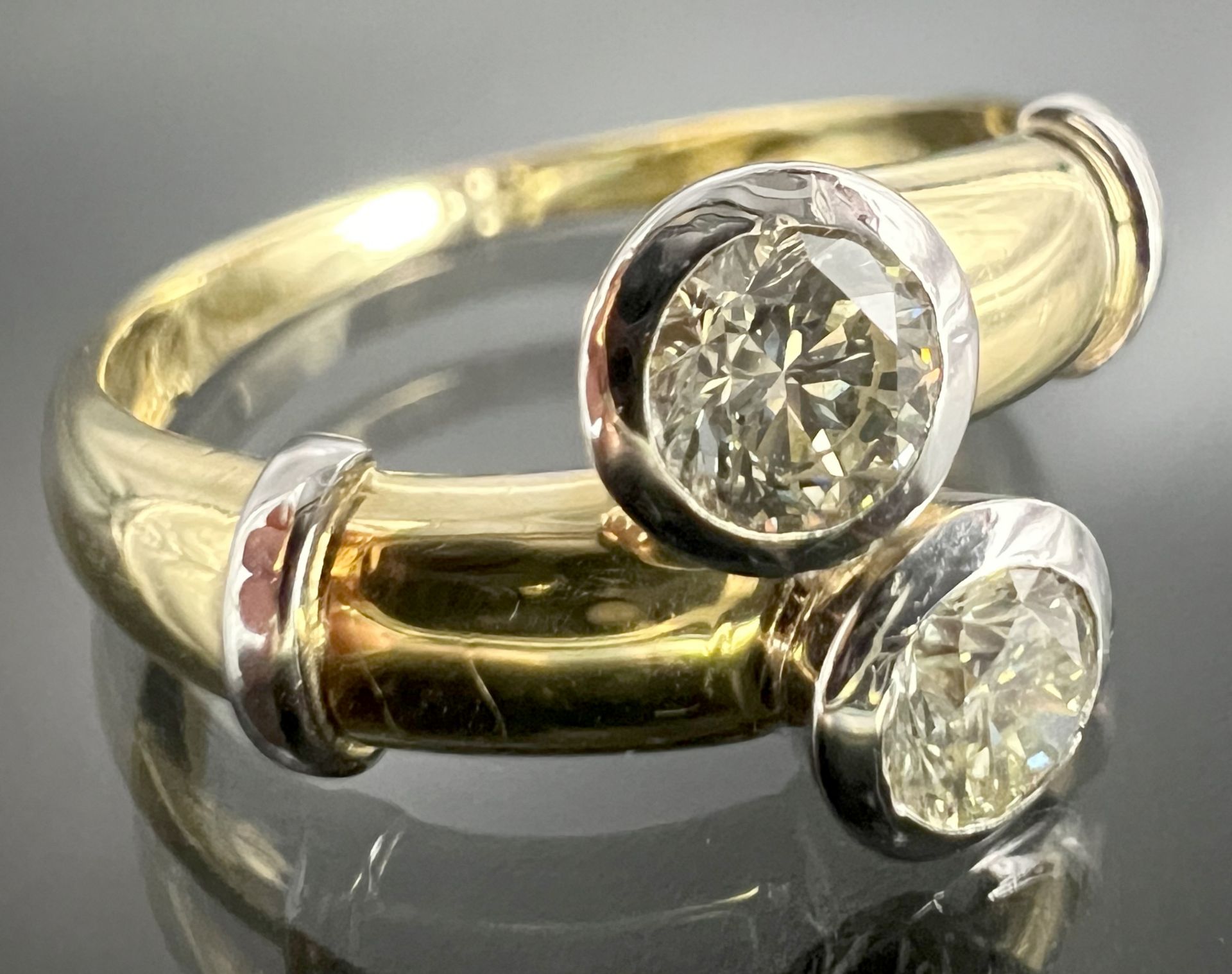 Damenring 750 Gelbgold und Weißgold mit zwei Diamanten. - Bild 3 aus 9