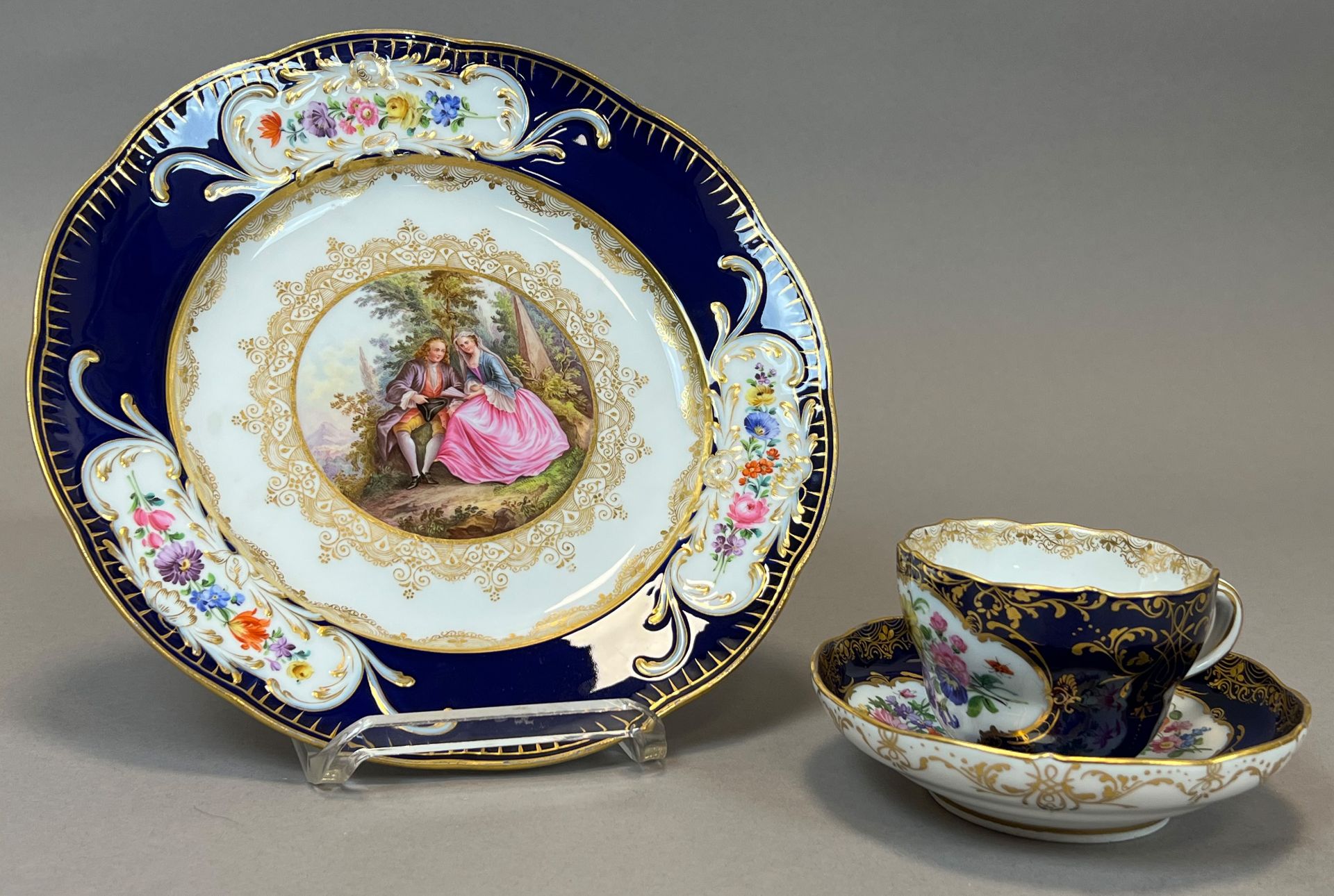 MEISSEN. Teller, Tasse mit Untertasse. Um 1900. 1. Wahl.