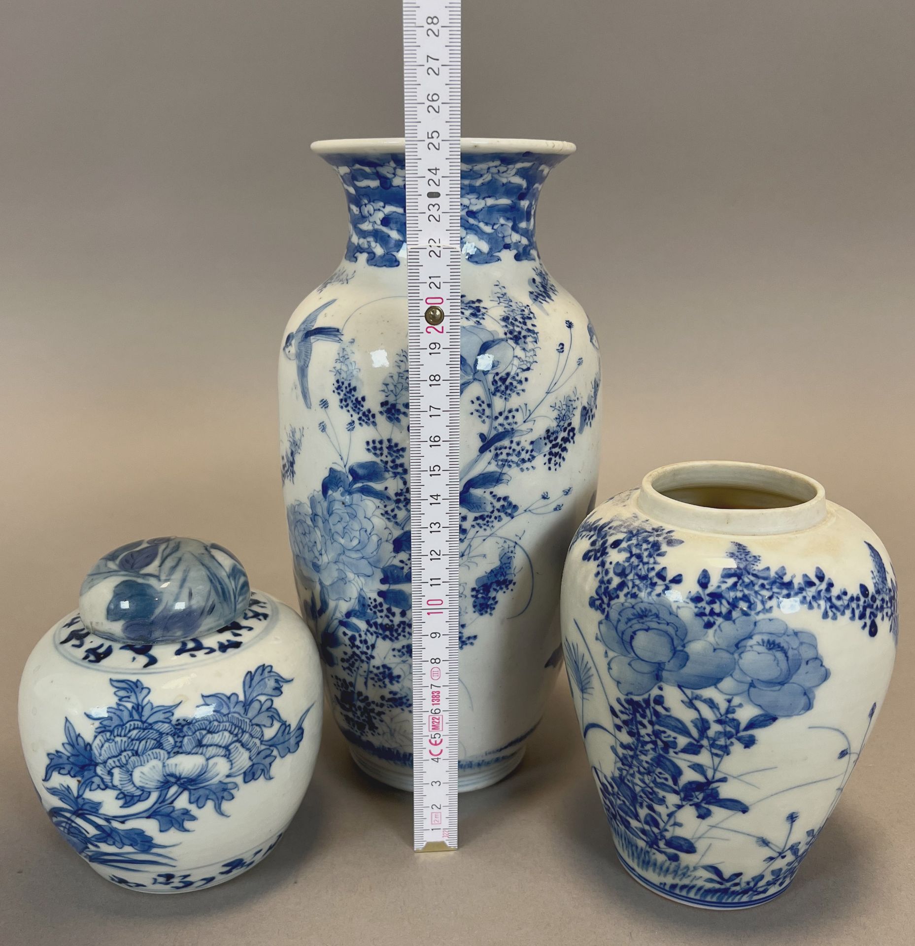 Three blue and white vases with floral decoration. China. Around 1900. - Image 13 of 13