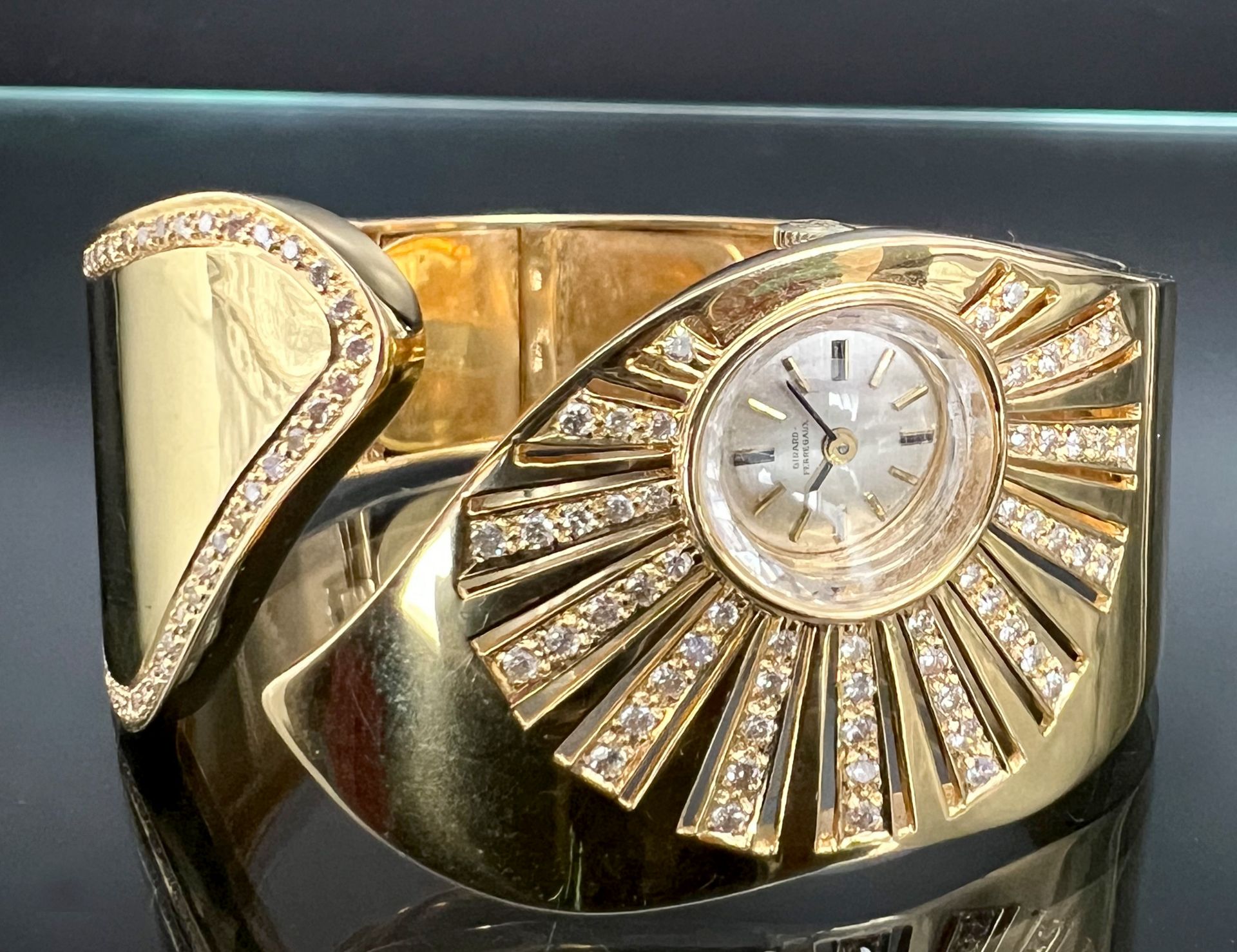 GIRARD-PERREGAUX ladies' wristwatch. 750 yellow gold set with diamonds. - Image 2 of 6