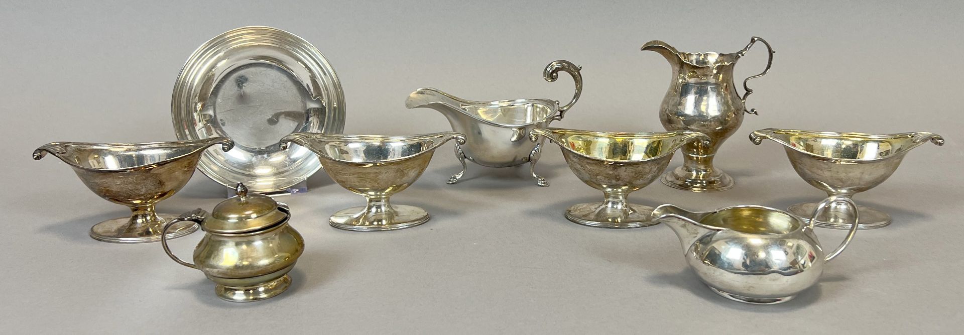 Set of 9 pieces of sterling silver. England. Around 1900.