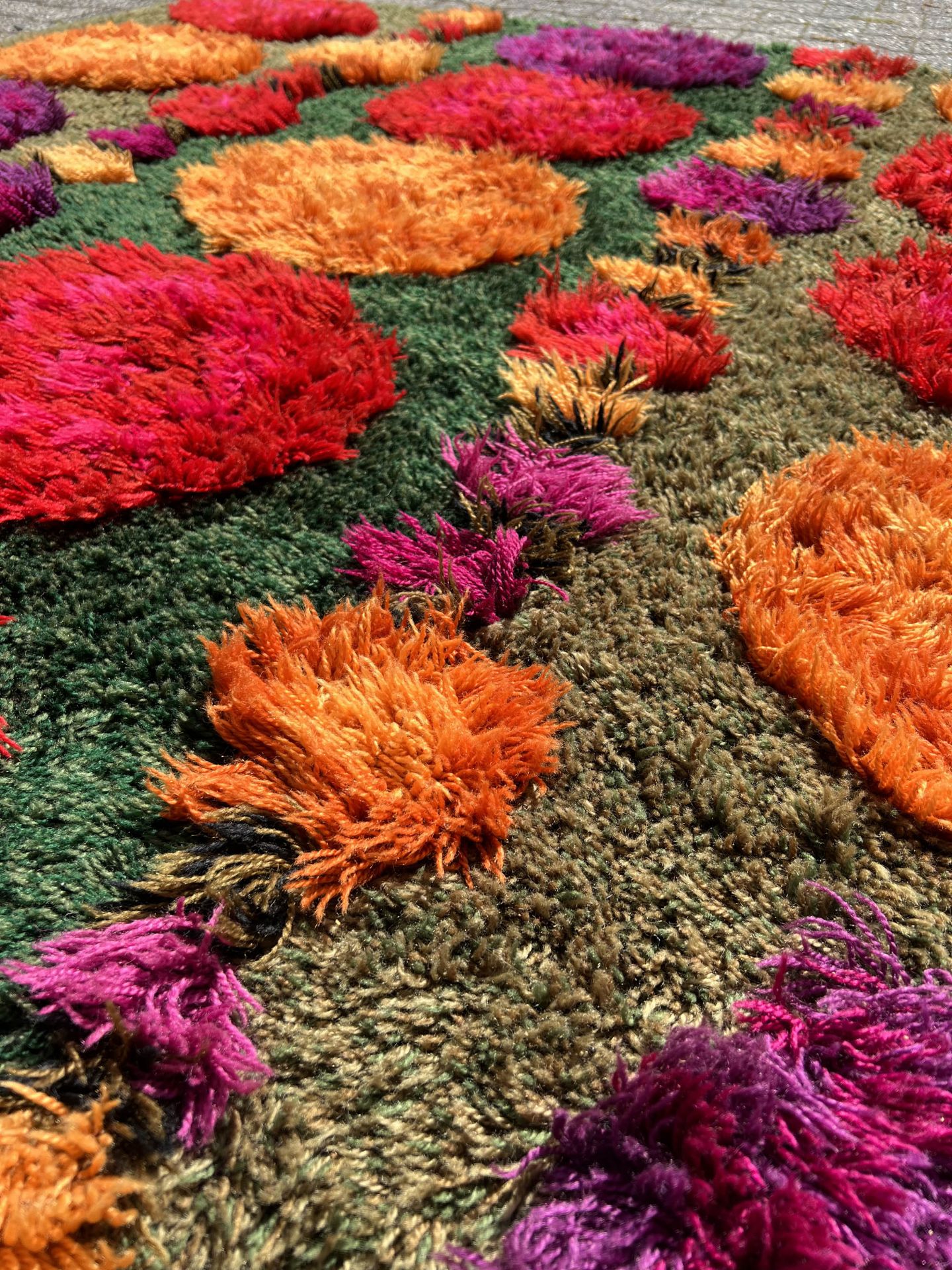 Colourful design carpet. Flower power. 1960s/1970s. - Image 7 of 9