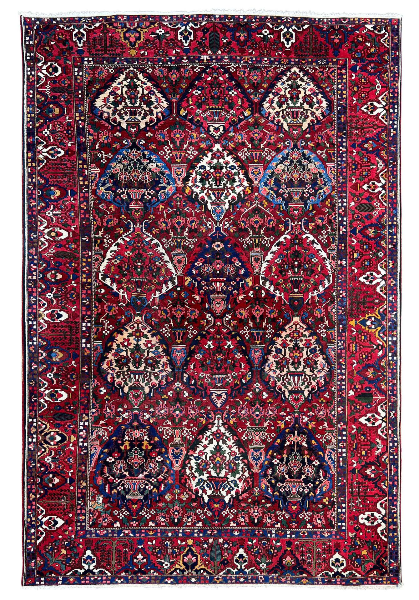 Bakhtiar. Oriental carpet. Palace carpet. 1st third 20th century.