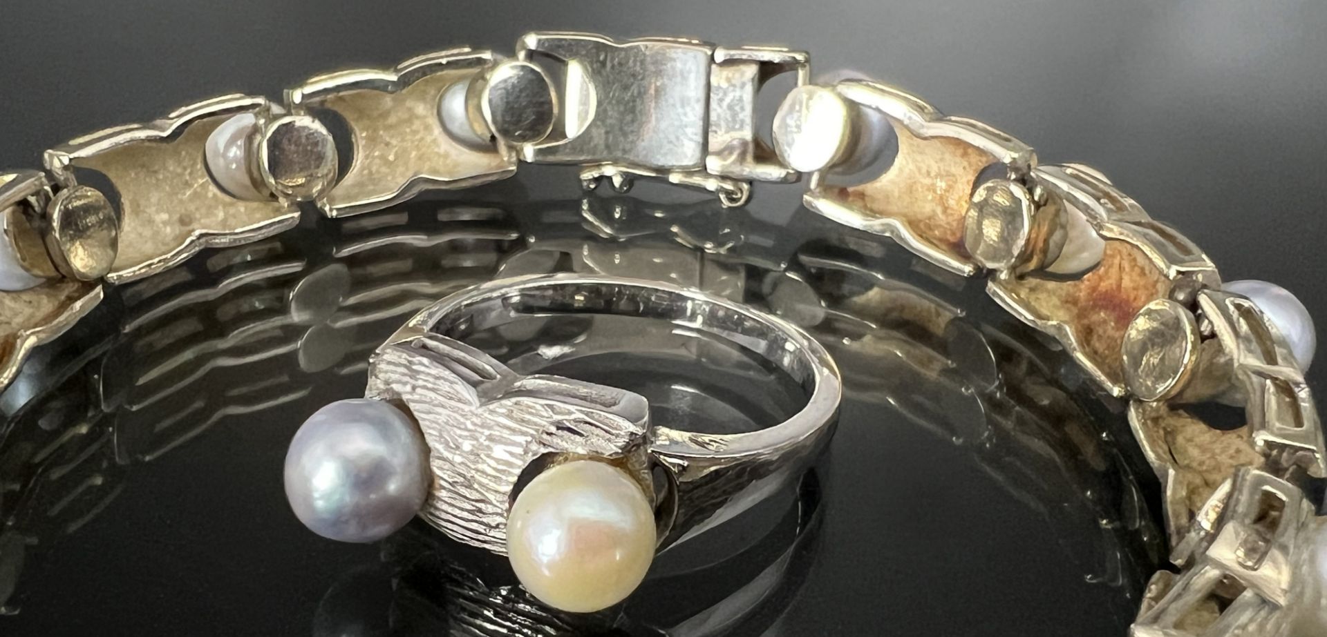 Schmuckset mit Perlenbesatz. 585 Gelbgold und Weißgold. Ein Armband und ein Ring. - Bild 4 aus 12