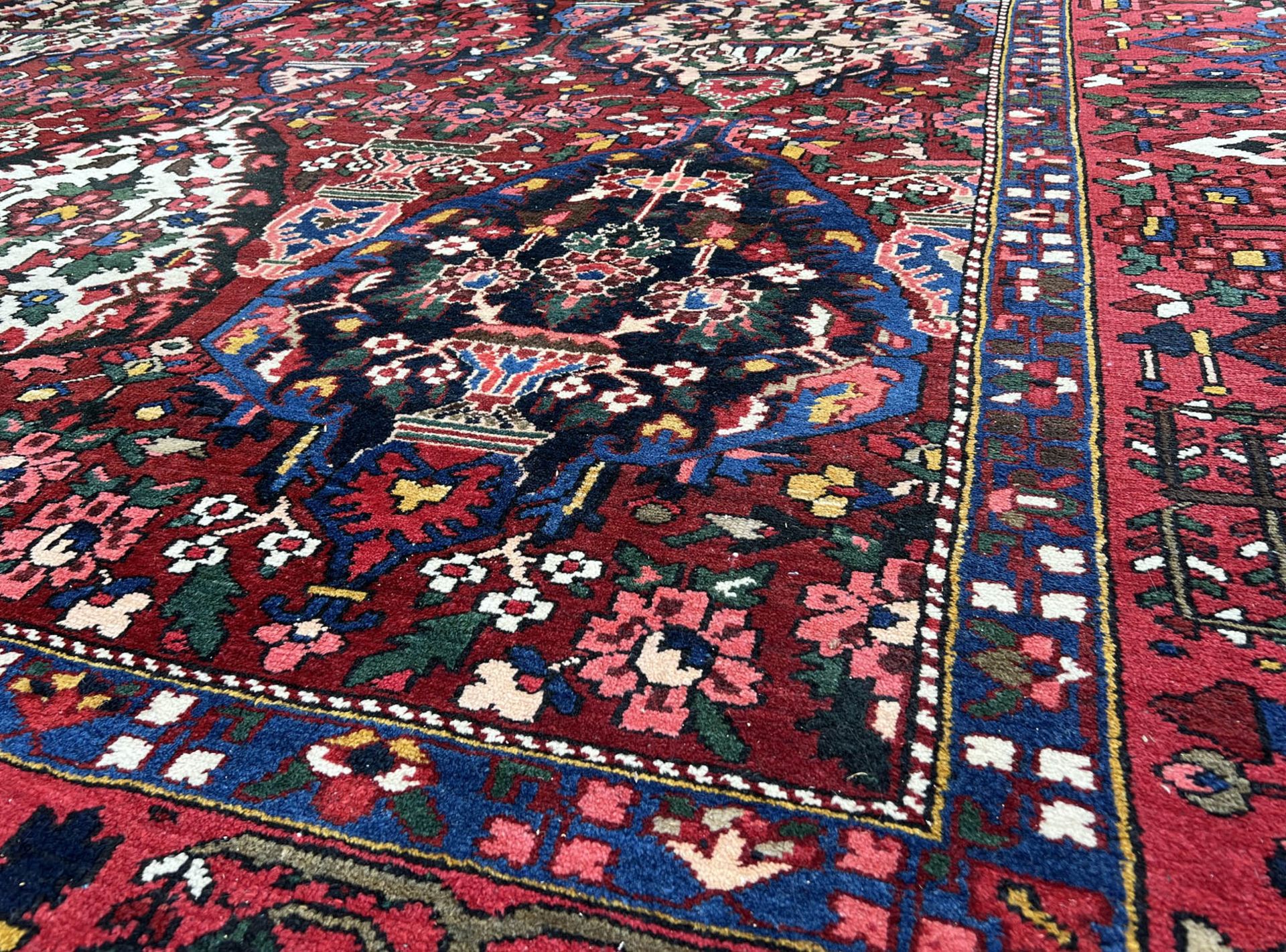 Bakhtiar. Oriental carpet. Palace carpet. 1st third 20th century. - Image 15 of 18