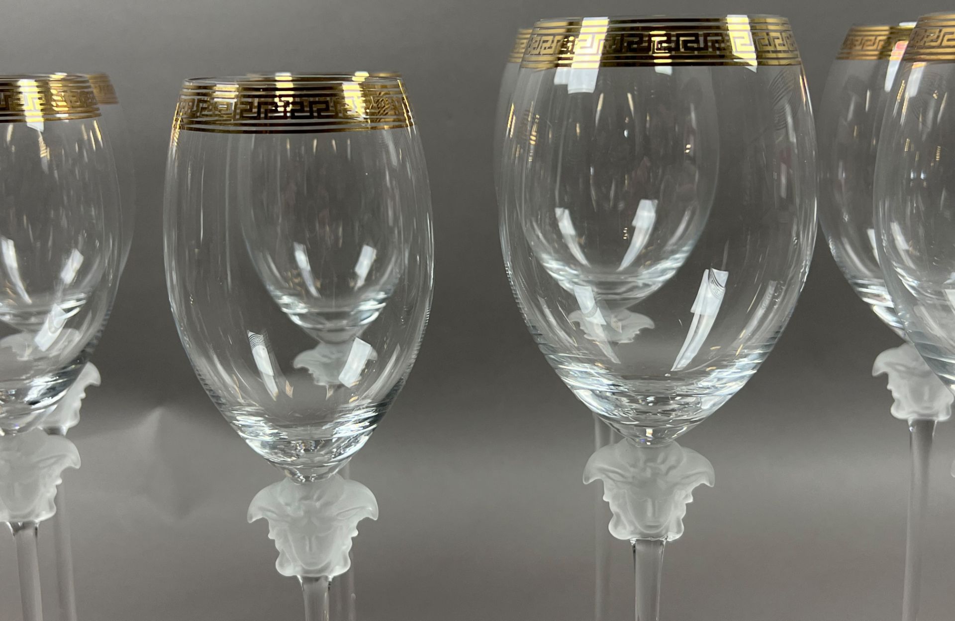 VERSACE by ROSENTHAL. "Medusa D'Or". 11-piece set of white and red wine glasses. - Image 7 of 9