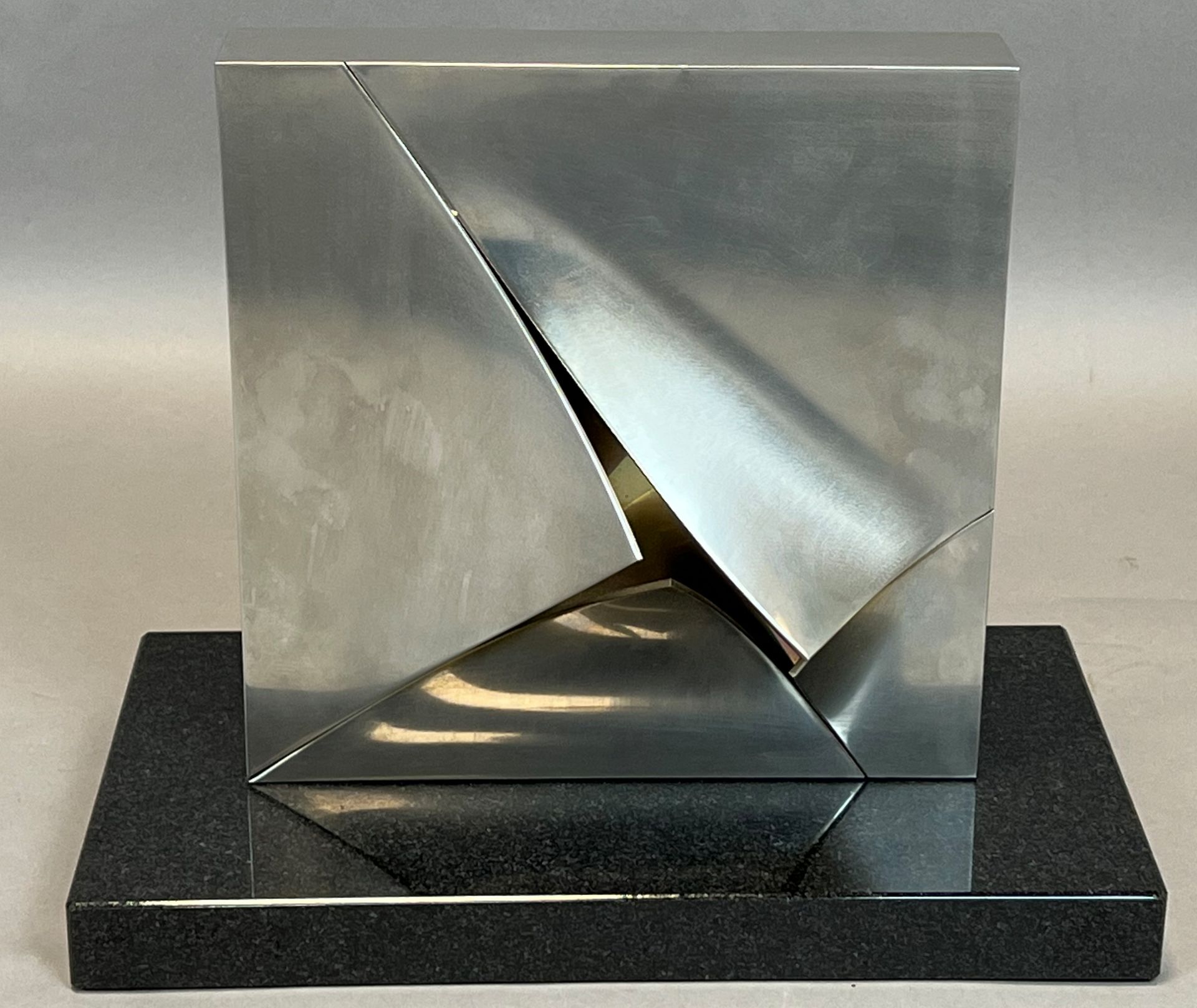 Erich HAUSER (1930 - 2004). 18/81. Steel object on marble base. - Image 5 of 5