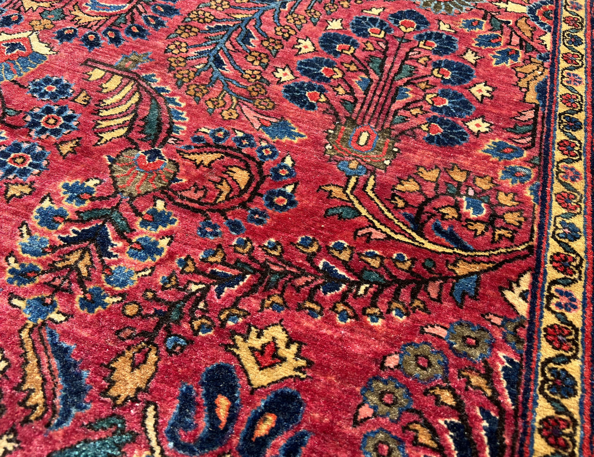 Elegant US Saruk. Oriental carpet. Great format. - Image 6 of 9