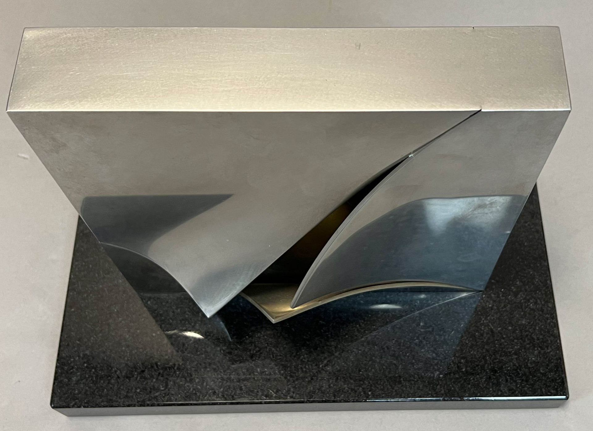 Erich HAUSER (1930 - 2004). 18/81. Steel object on marble base. - Image 2 of 5