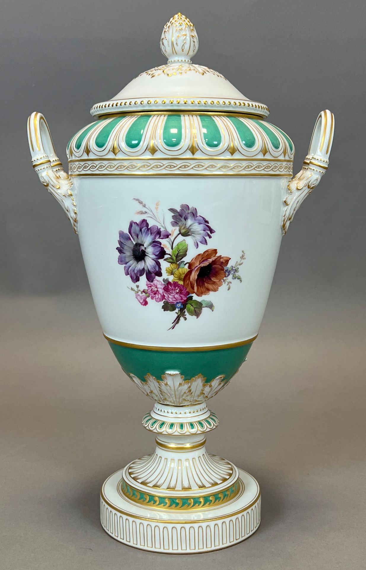 KPM Deckelvase. Weimar Vase.