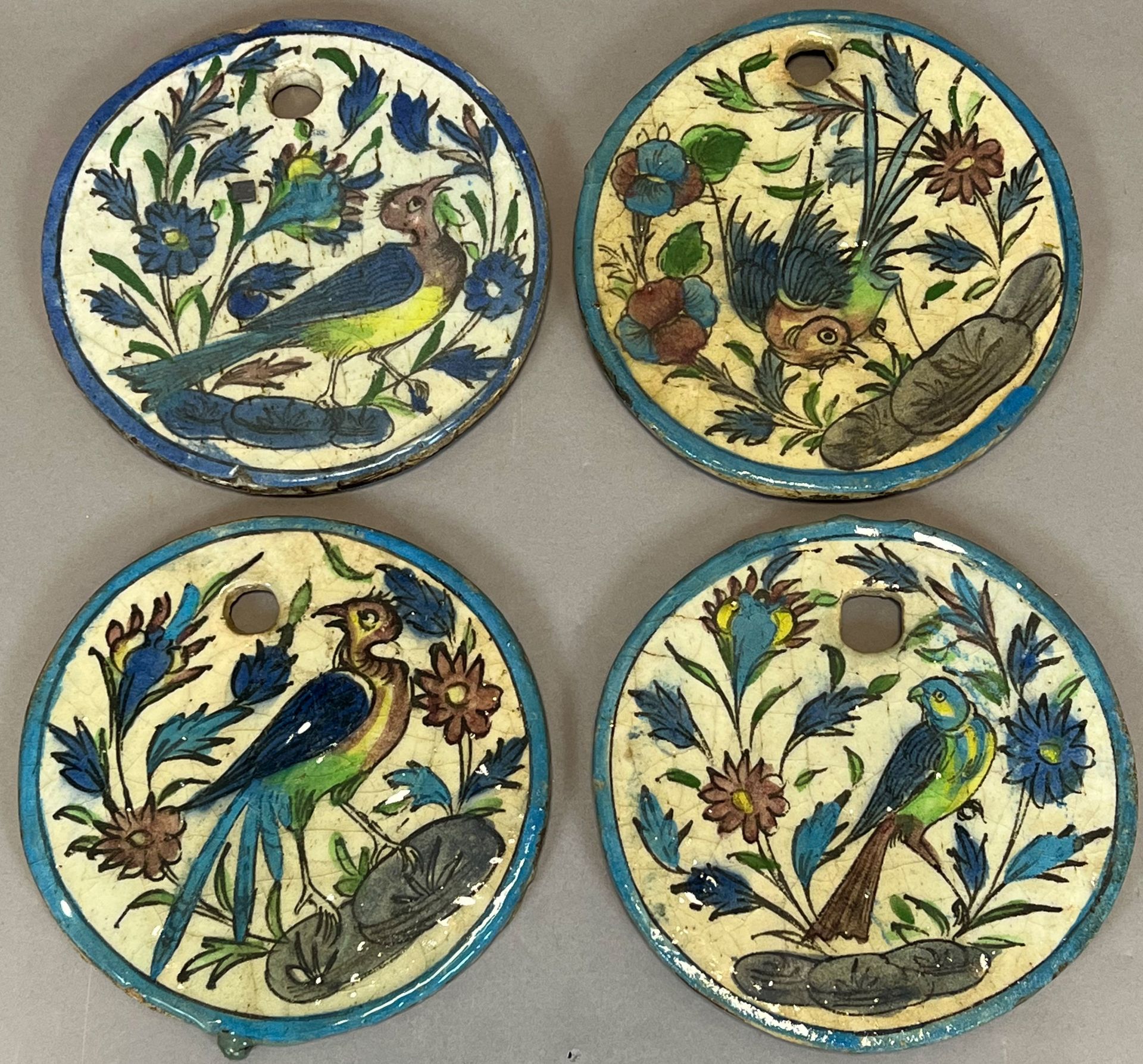 Vier antike Wandfliesen. Persien. Iznik Keramik. Vogelmotive.