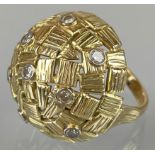 Massiver Damenring 585 Gelbgold mit neun Brillanten.