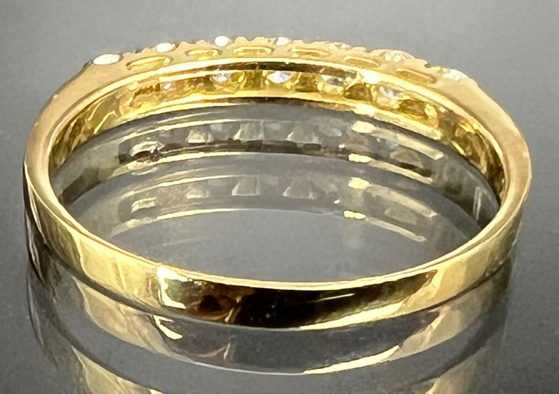 Damenring 750 Gelbgold mit sieben kleinen Diamanten. - Bild 4 aus 8