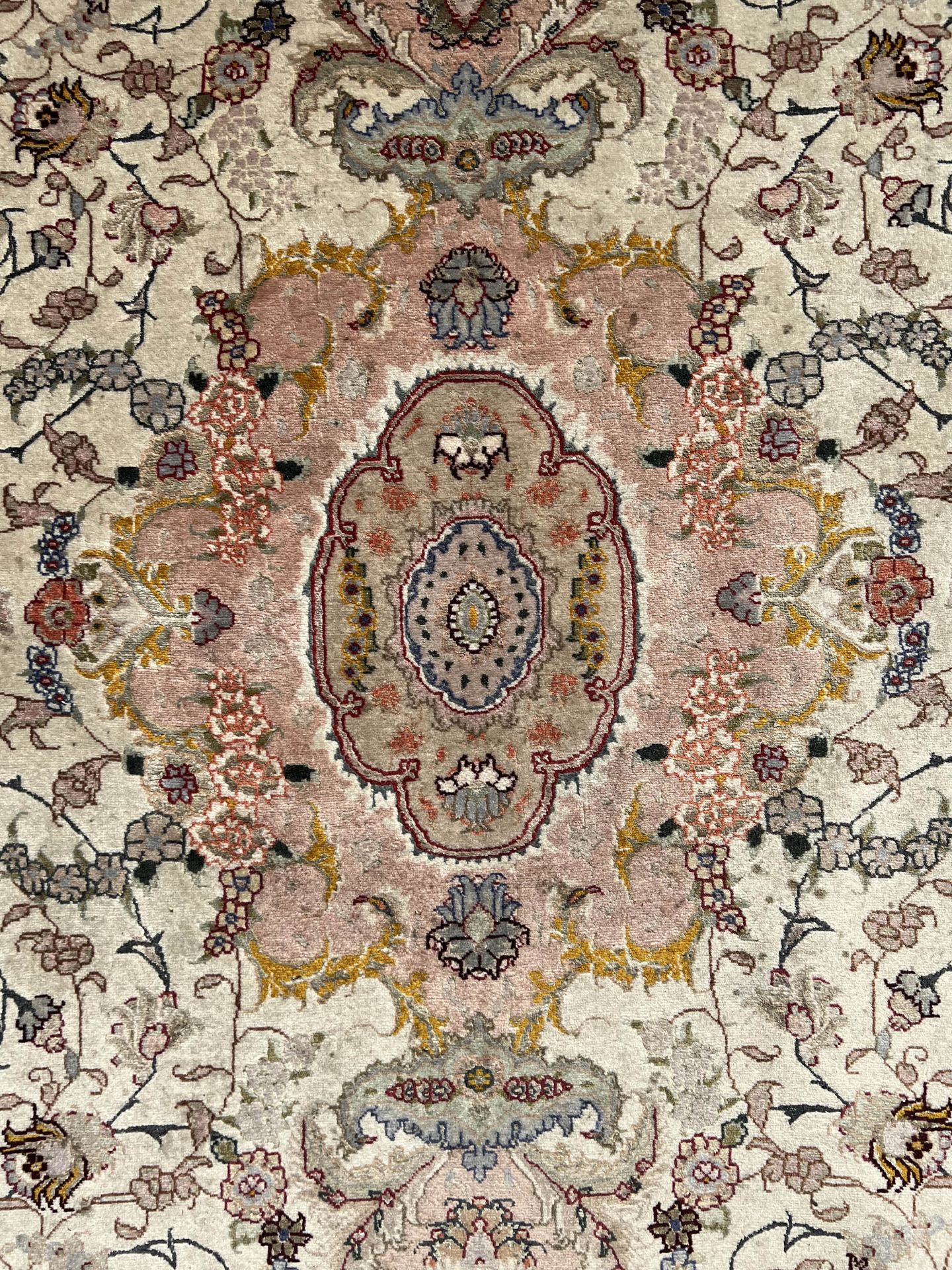 Tabriz oriental carpet. Cork wool decorated with silk. - Image 6 of 10