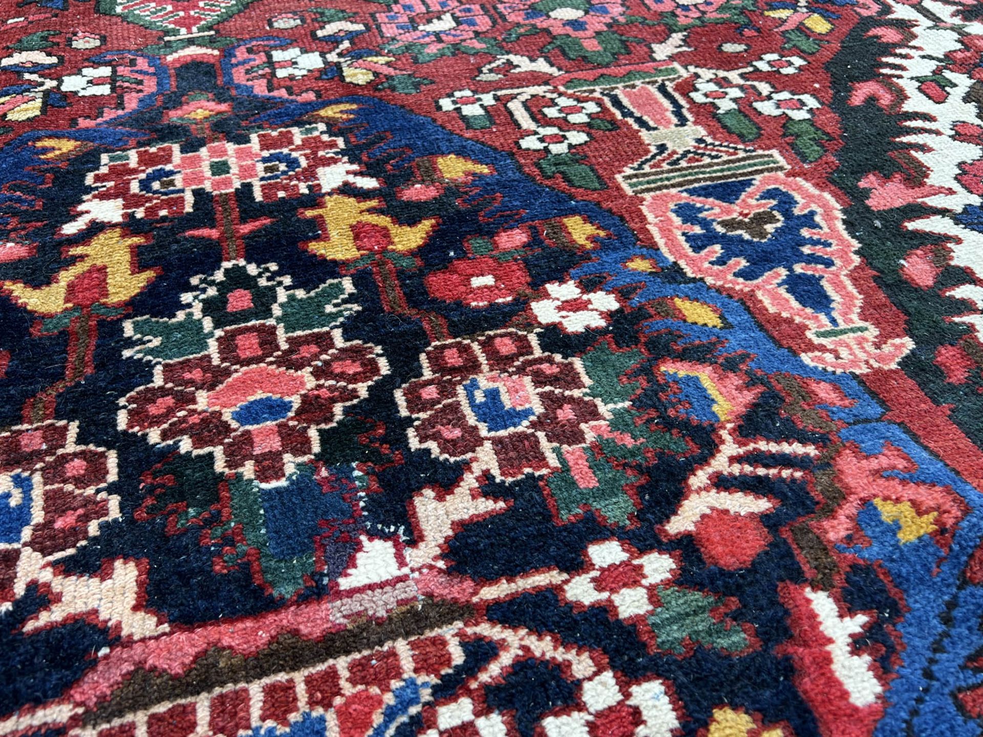 Bakhtiar. Oriental carpet. Palace carpet. 1st third 20th century. - Image 14 of 18