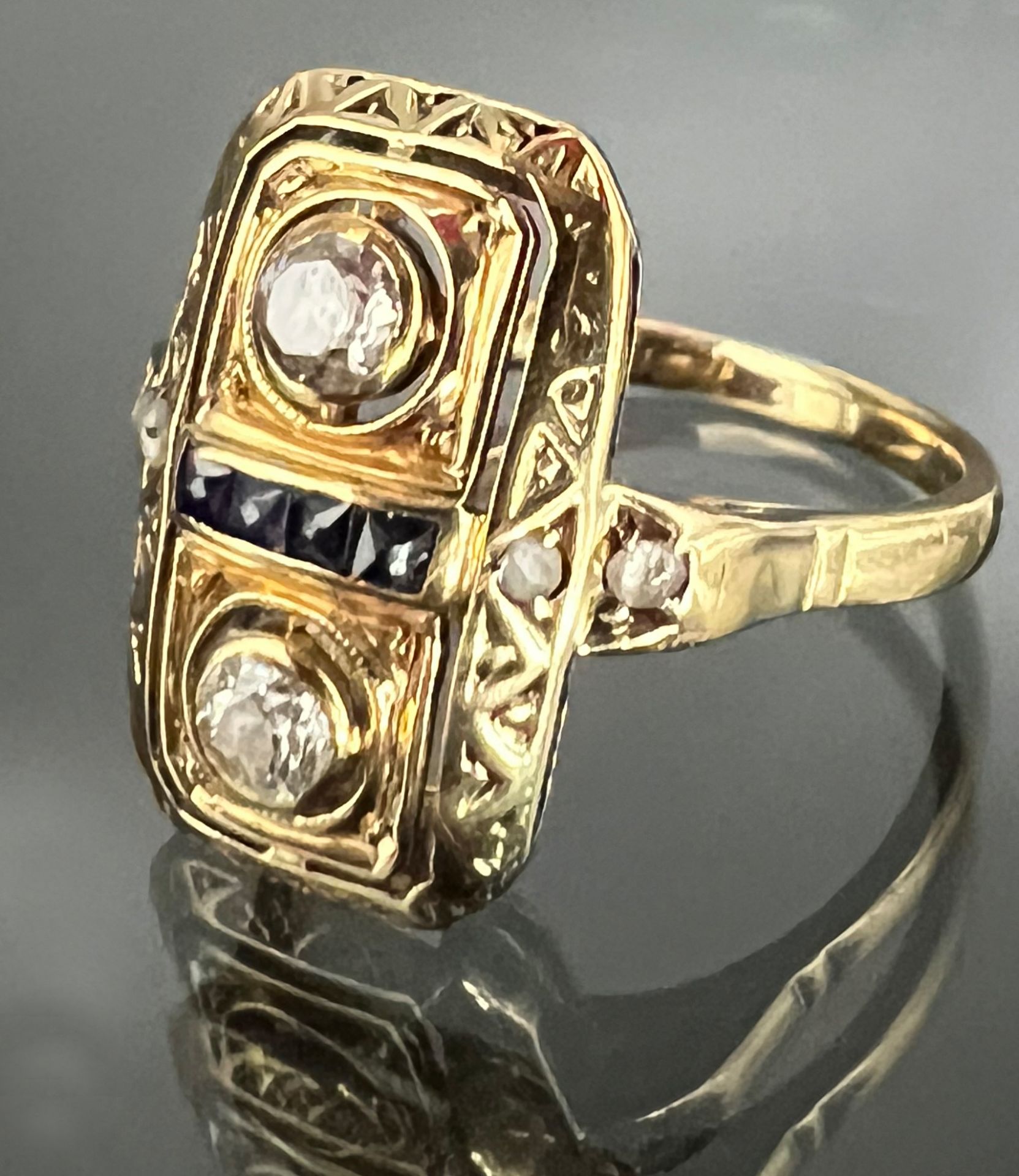 Damenring 585 Gelbgold mit kleinen Diamanten und Saphiren. Art déco.