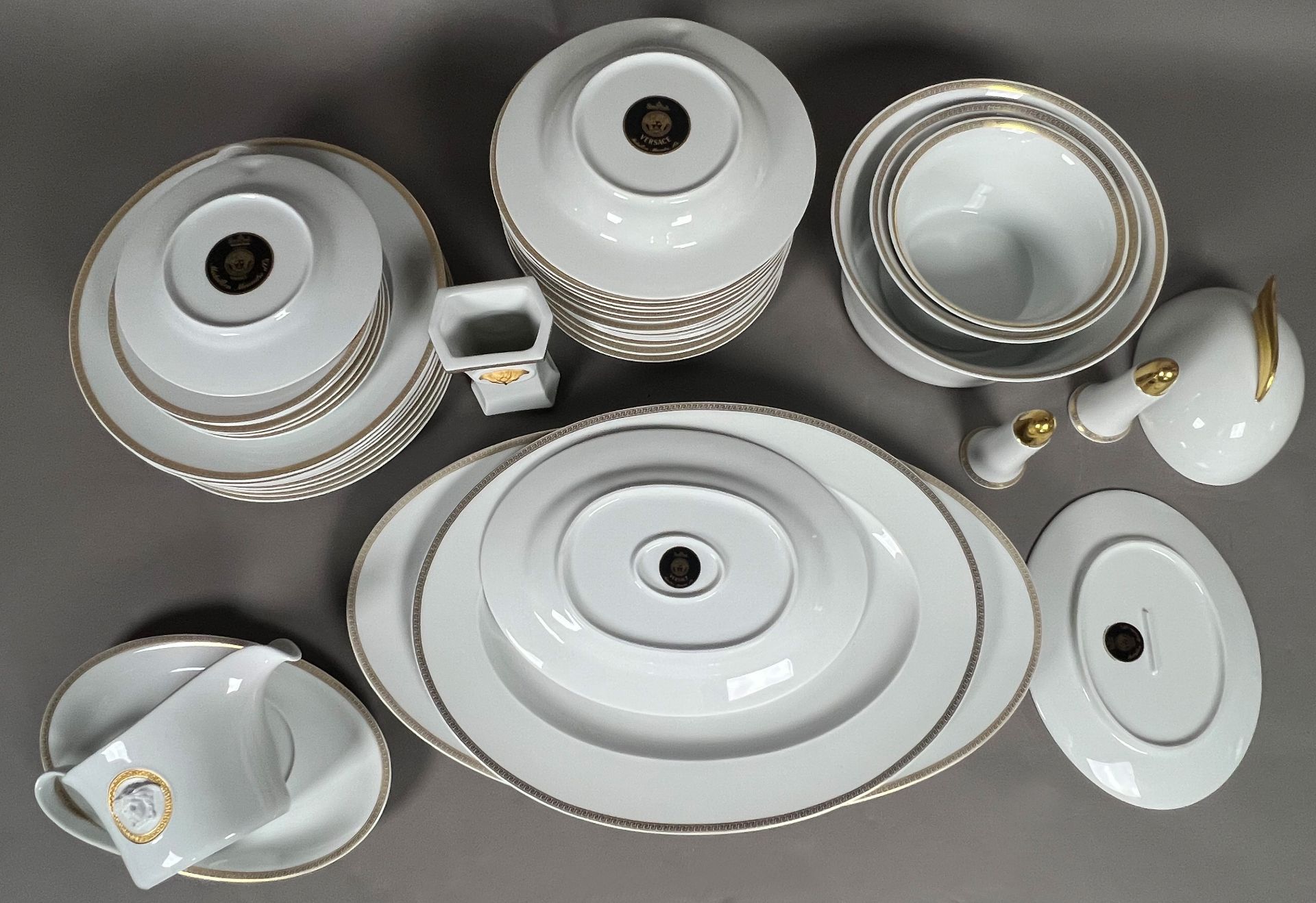 VERSACE by ROSENTHAL. 41-piece dinner service. Icarus. "Medallion Meandre D'Or". - Image 8 of 10