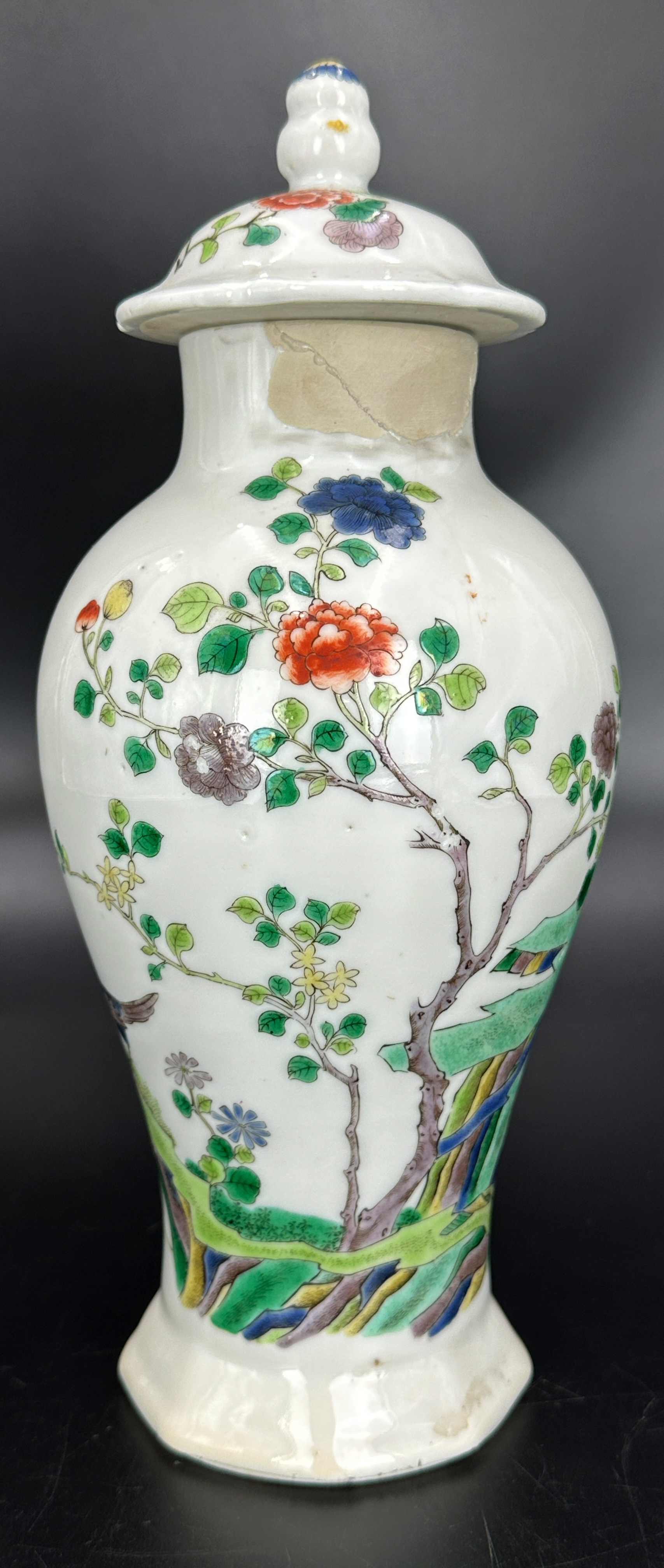 Small lidded vase. China. 19th century.