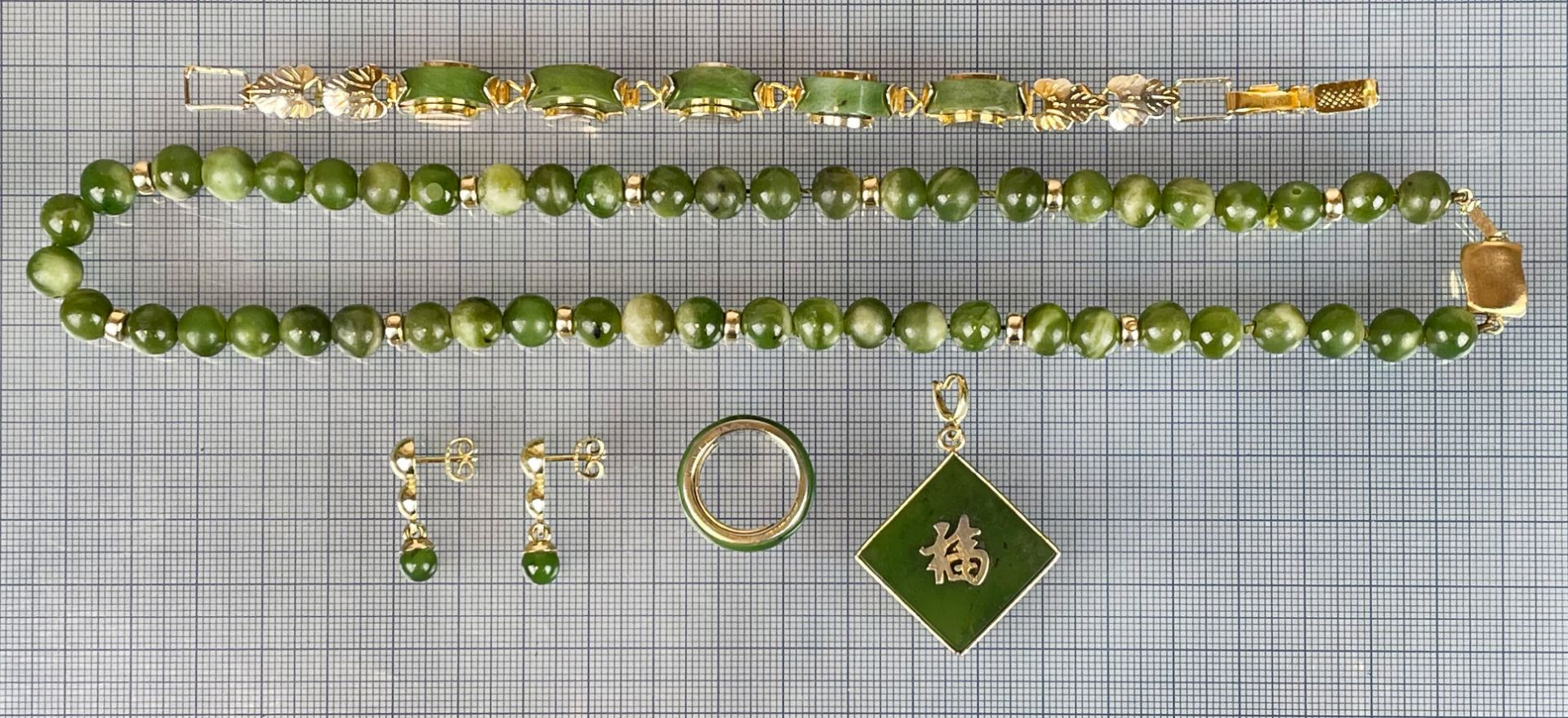 Schmuckset aus Jade. Teils mit Goldelementen. - Bild 12 aus 16