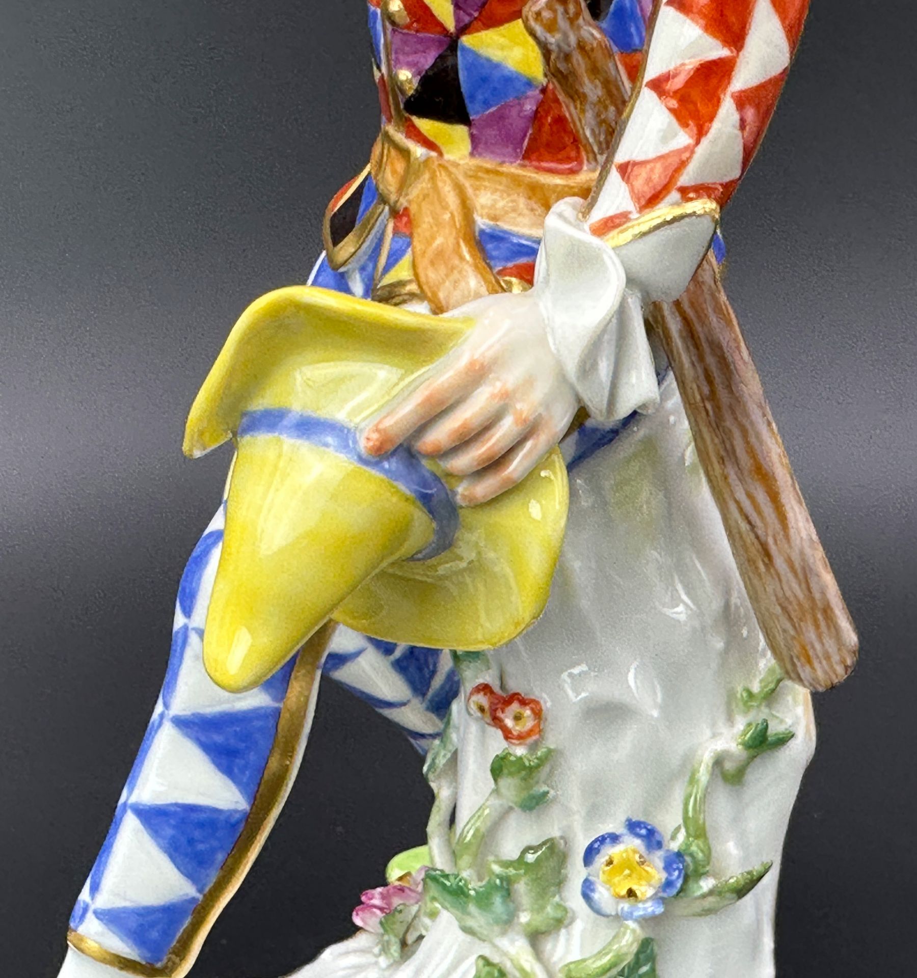 MEISSEN figure. Harlequin with hat. "Commedia dell' Arte". 1st choice. 20th century. - Image 8 of 11