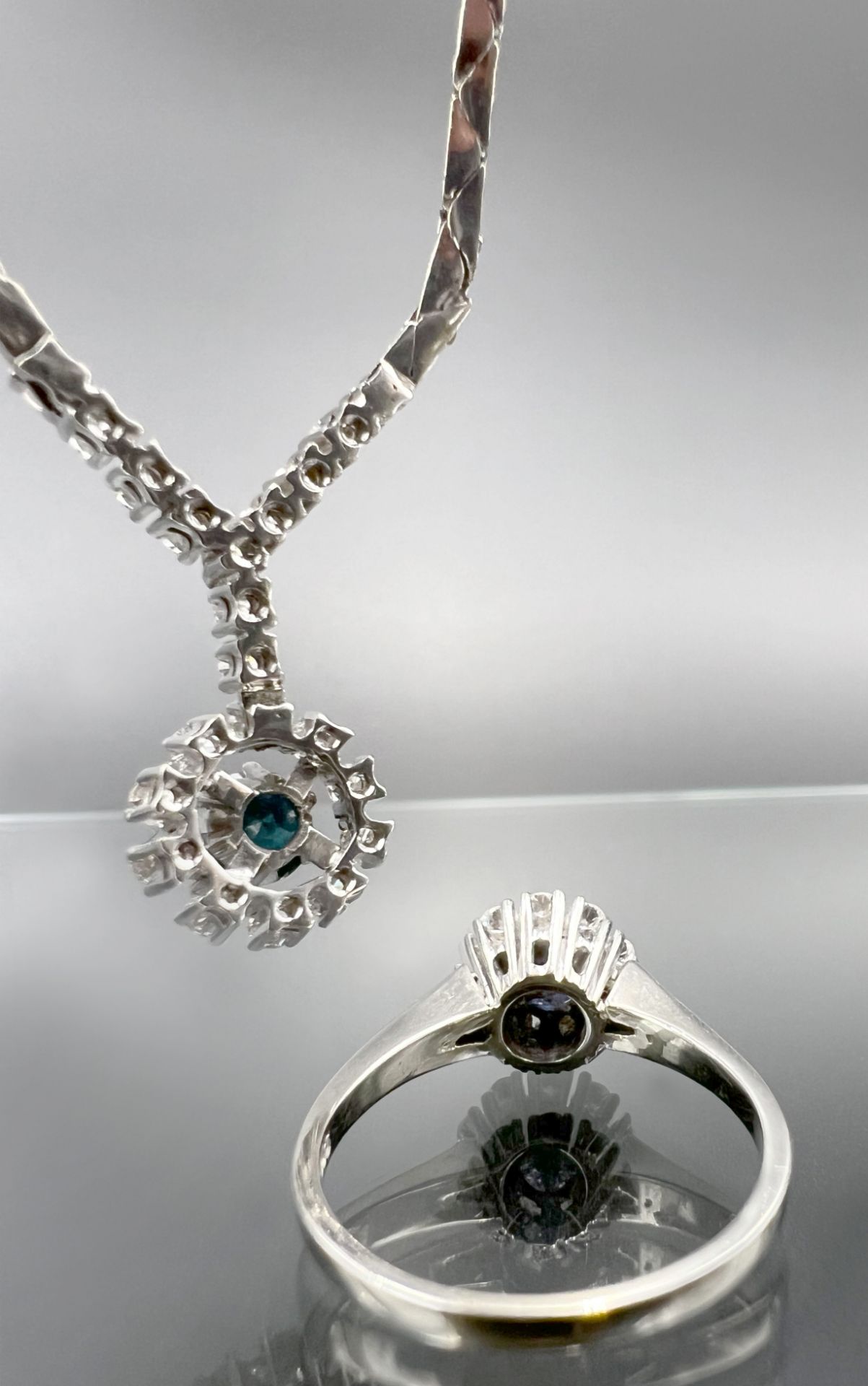 Jewellery set 585 white gold. Necklace and ring with sapphires and diamonds. - Image 5 of 12