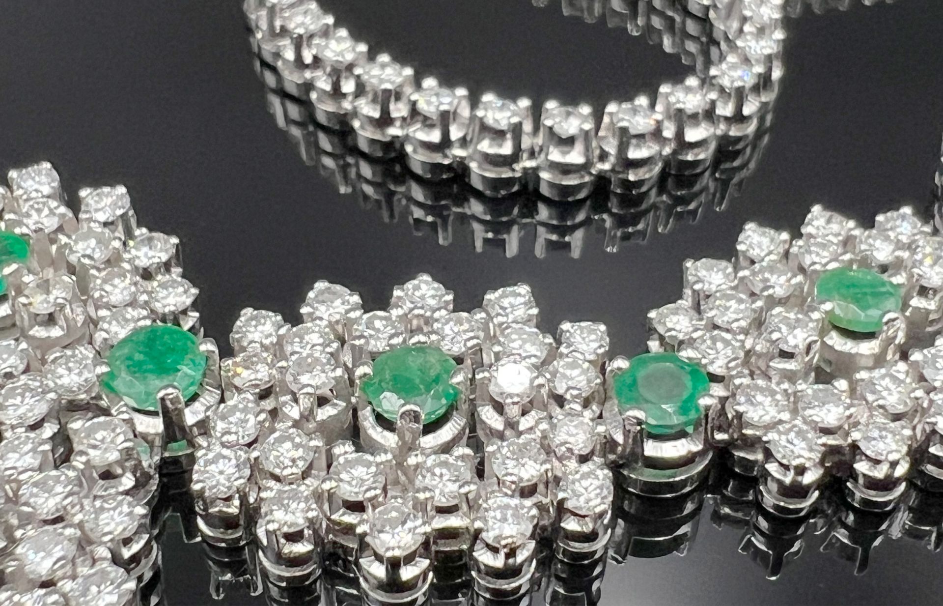 Necklace 750 white gold with lavish diamond setting and emeralds. - Image 5 of 11