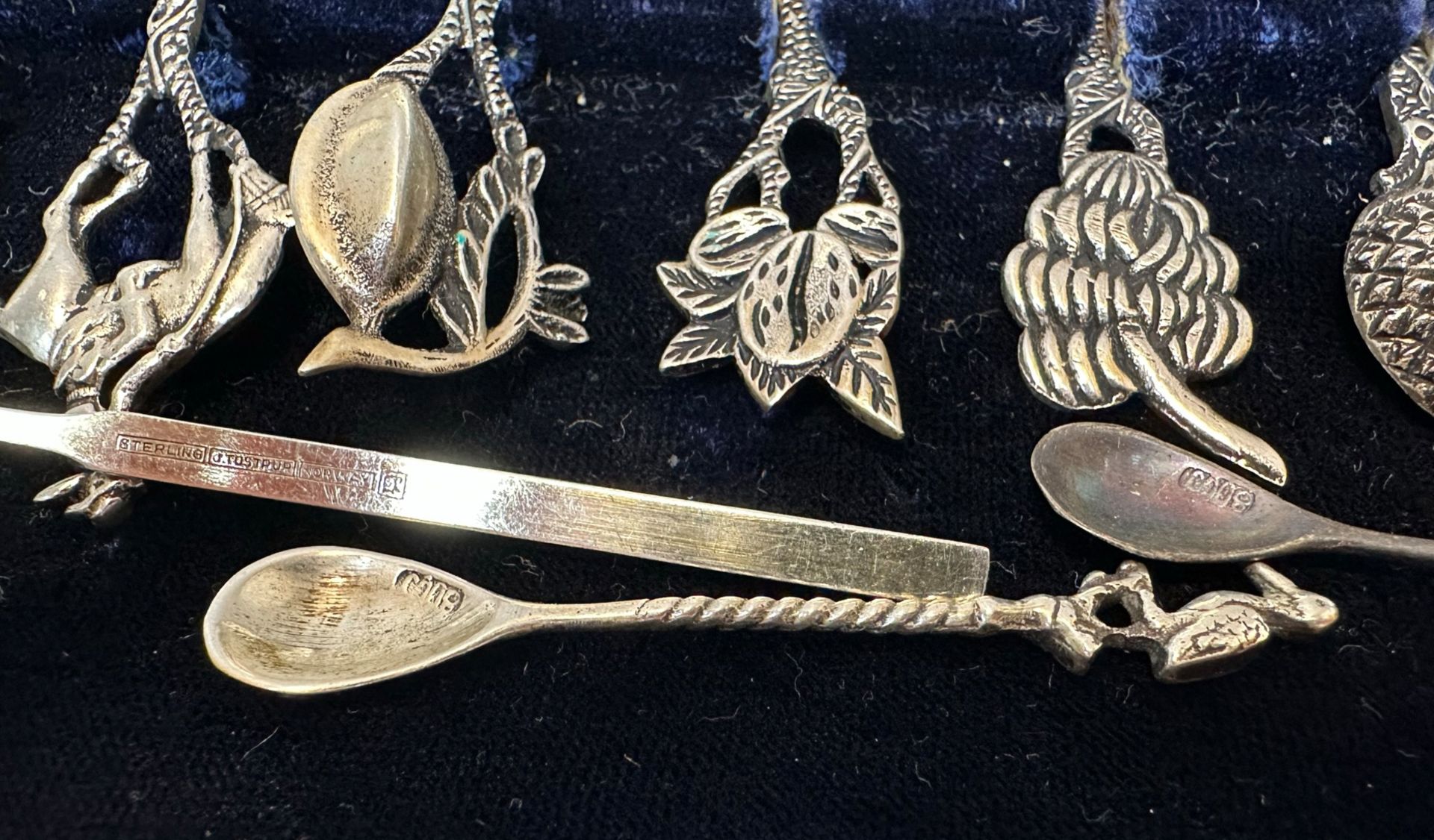 41-piece set. Mocca spoon. Collecting spoon. Partly 833 silver. Partly sterling. - Image 14 of 15