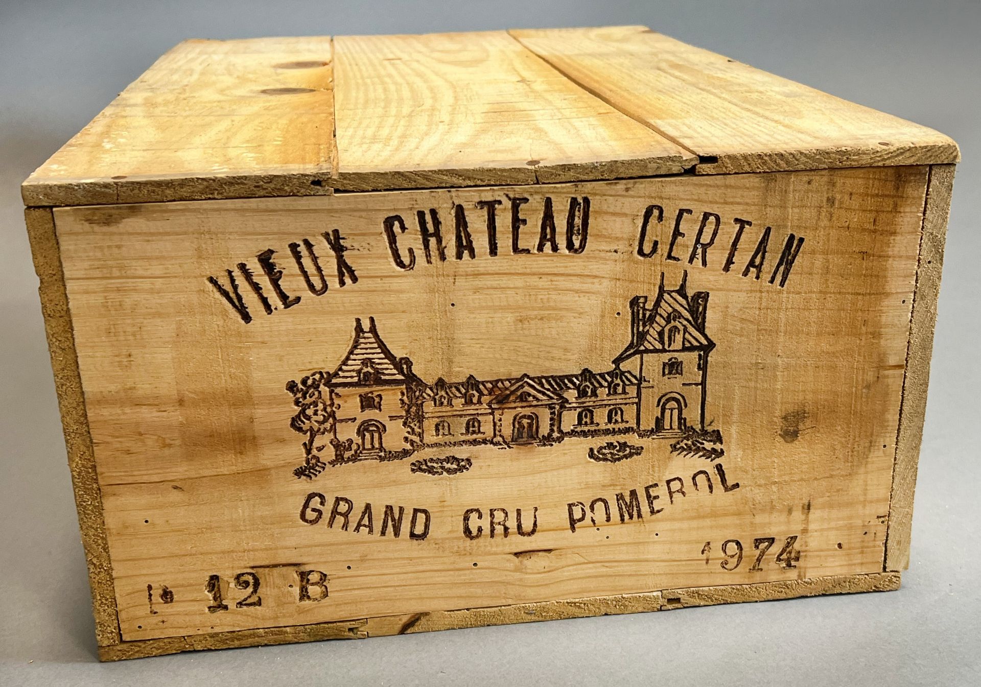 12 bottles of red wine. Vieux Château Certan. Pomerol. 1974. original box. - Image 5 of 5