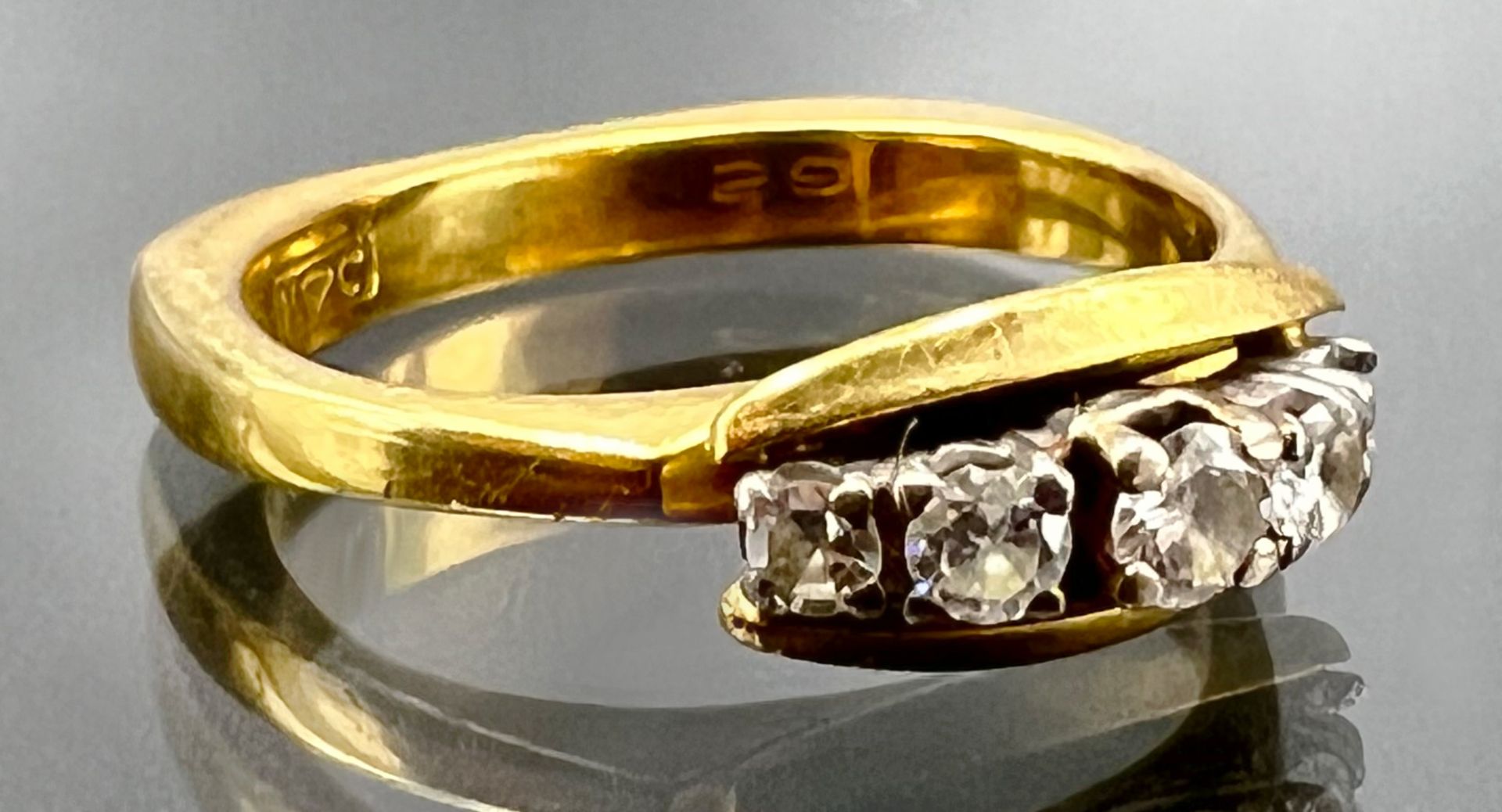 Ladies' ring 750 yellow gold with 4 diamonds. - Image 2 of 7