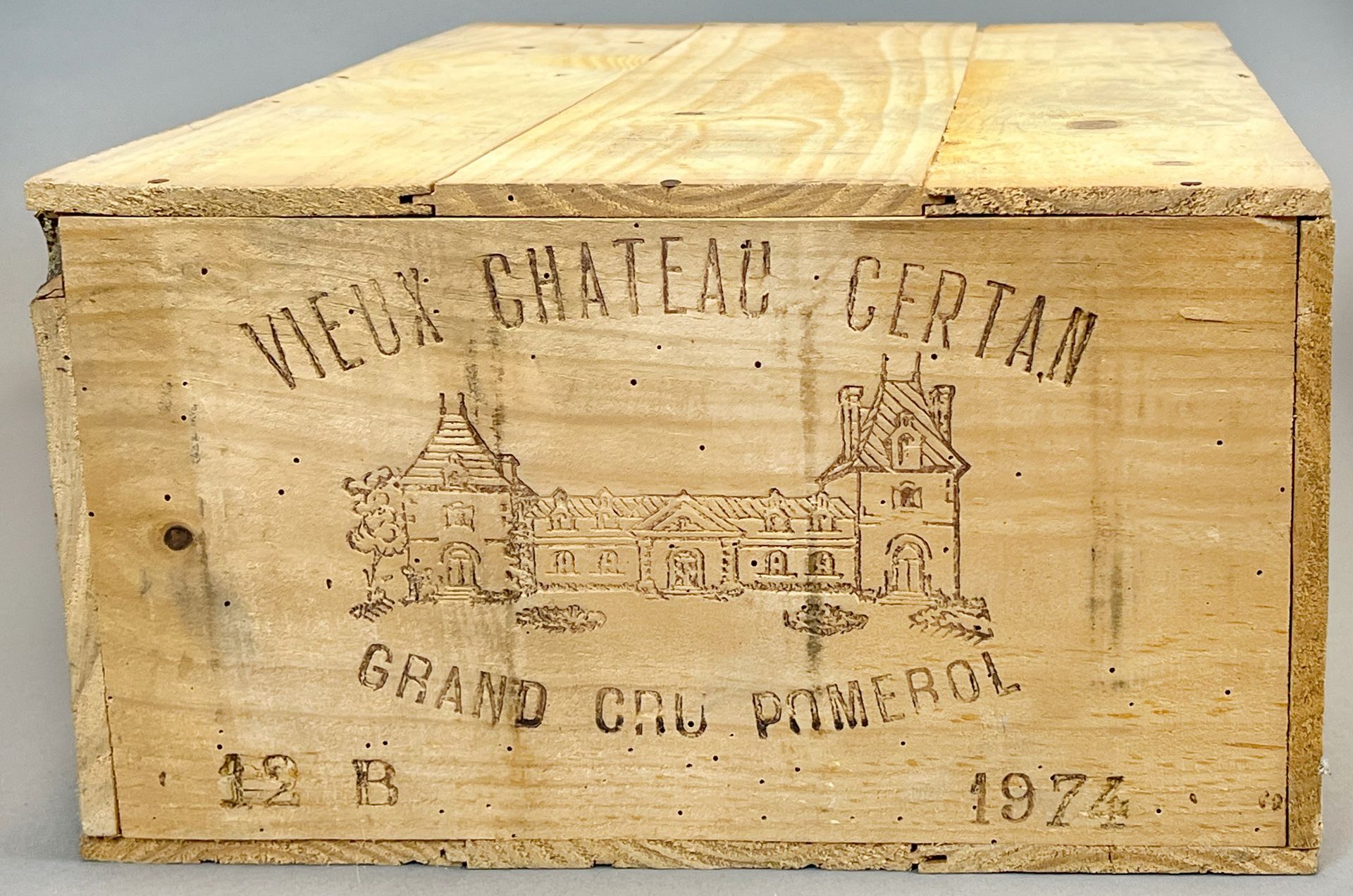 12 bottles of red wine. Vieux Château Certan. Pomerol. 1974. original box. - Image 5 of 5